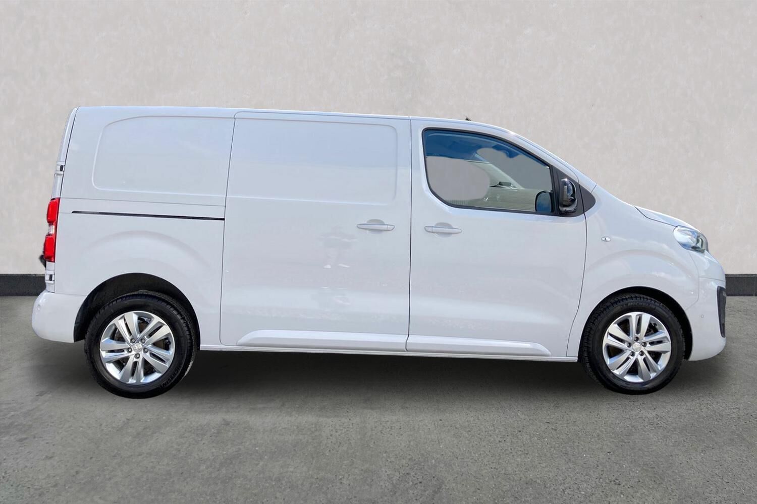 Billede af Peugeot Expert L2 2,0 BlueHDi Ultimate Pro EAT8 177HK Van 8g Aut.