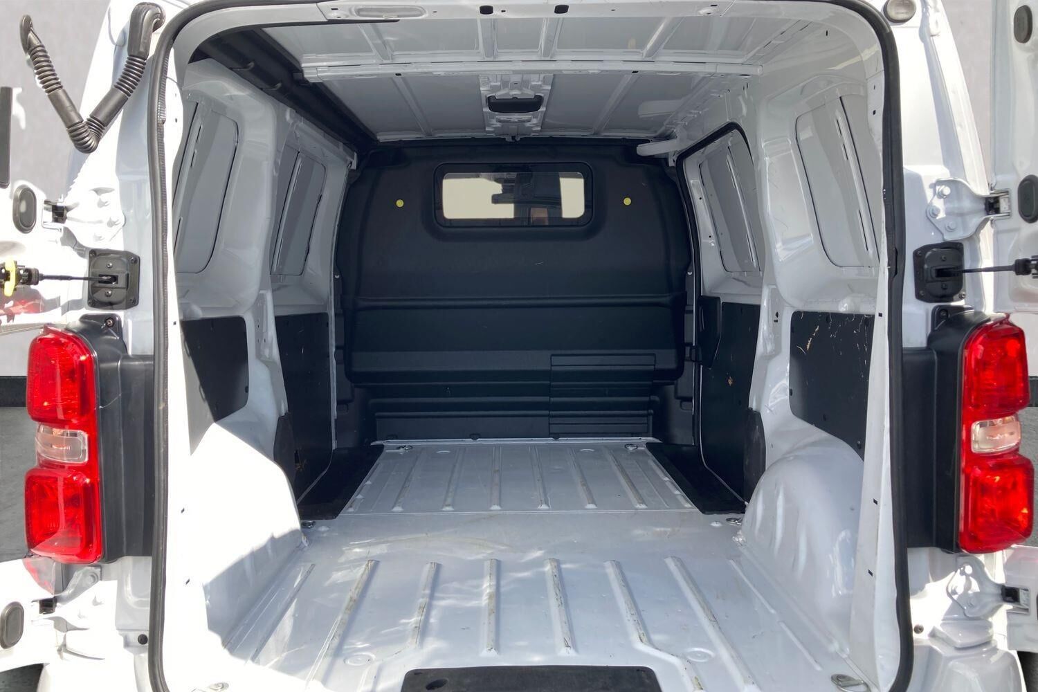 Billede af Peugeot Expert L2 2,0 BlueHDi Ultimate Pro EAT8 177HK Van 8g Aut.