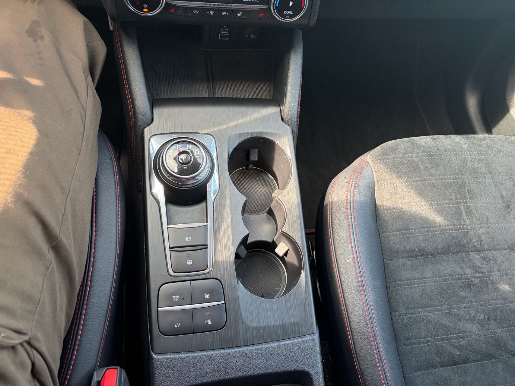 Billede af Ford Kuga 2,5 Plugin-hybrid ST-Line X CVT 225HK 5d Trinl. Gear
