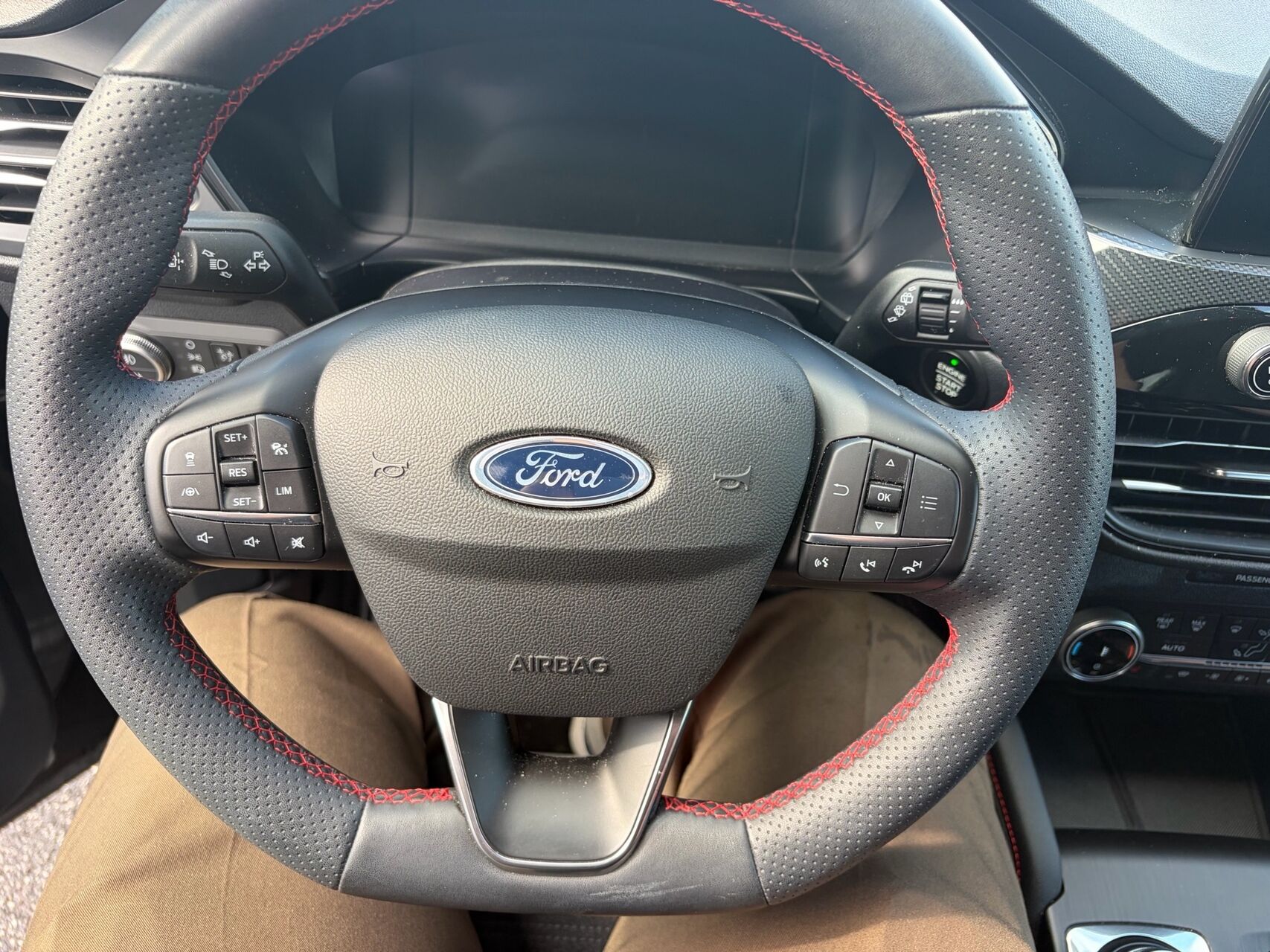 Billede af Ford Kuga 2,5 Plugin-hybrid ST-Line X CVT 225HK 5d Trinl. Gear
