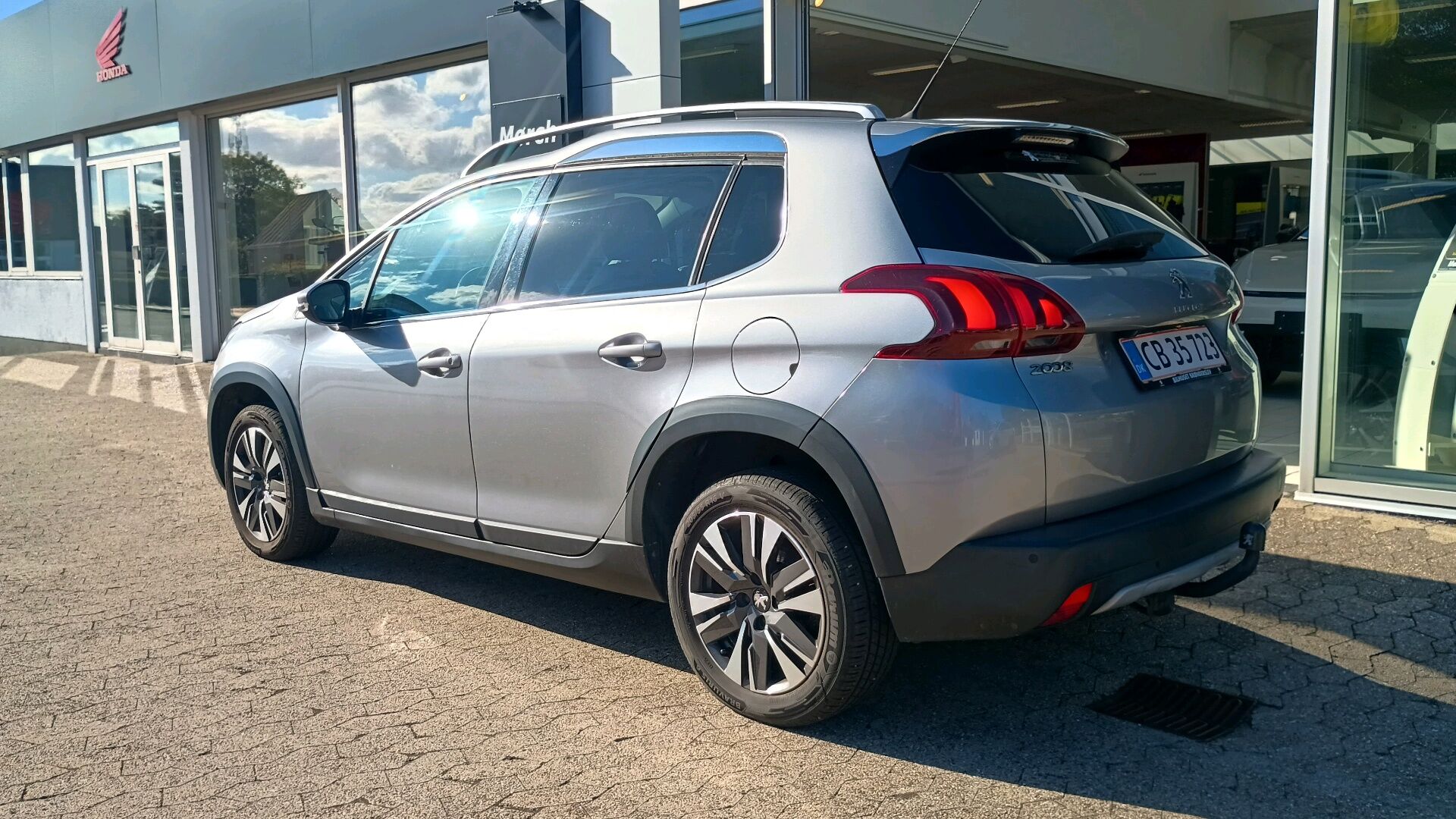 Billede af Peugeot 2008 1,6 BlueHDi Selection Sky 100HK 5d