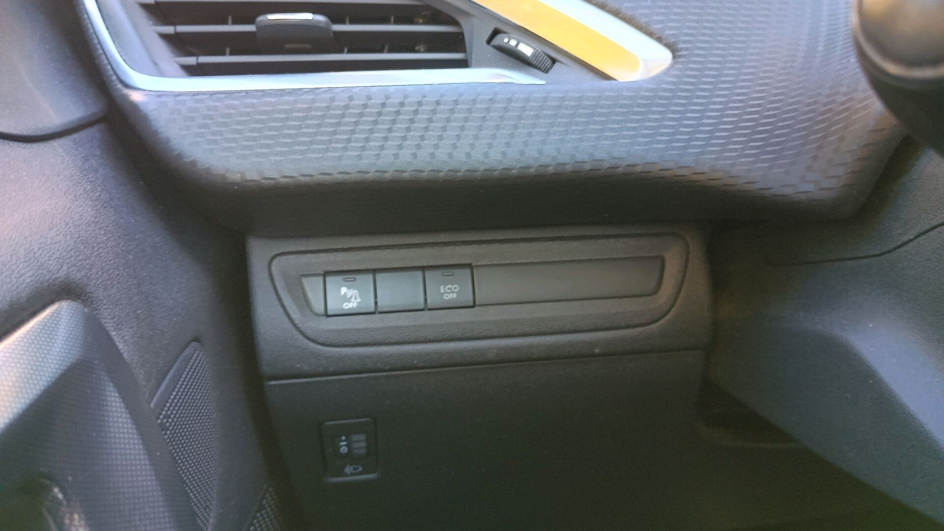 Billede af Peugeot 2008 1,6 BlueHDi Selection Sky 100HK 5d