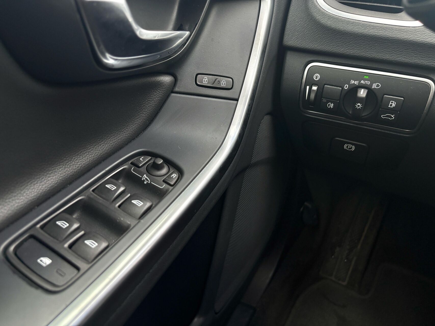 Billede af Volvo V60 2,0 T4 Momentum 190HK Stc 6g Aut.