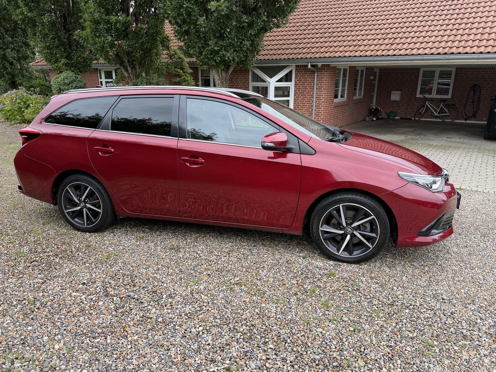 Billede af Toyota Auris Touring Sports 1,8 Hybrid Spirit 136HK Stc Aut.