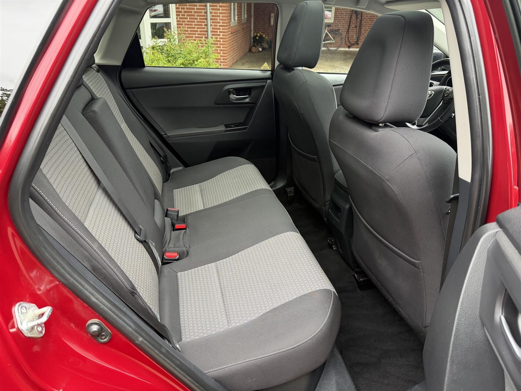 Billede af Toyota Auris Touring Sports 1,8 Hybrid Spirit 136HK Stc Aut.