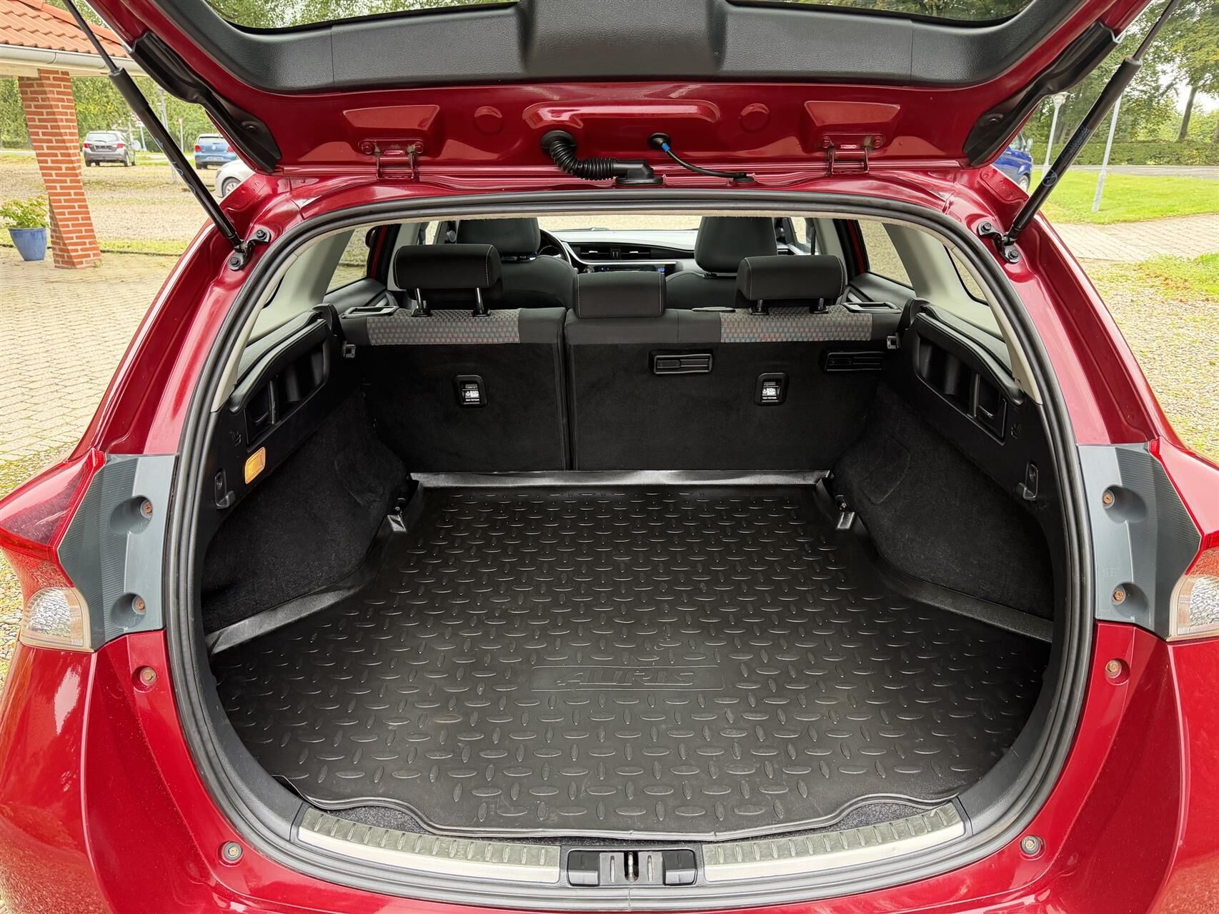 Billede af Toyota Auris Touring Sports 1,8 Hybrid Spirit 136HK Stc Aut.