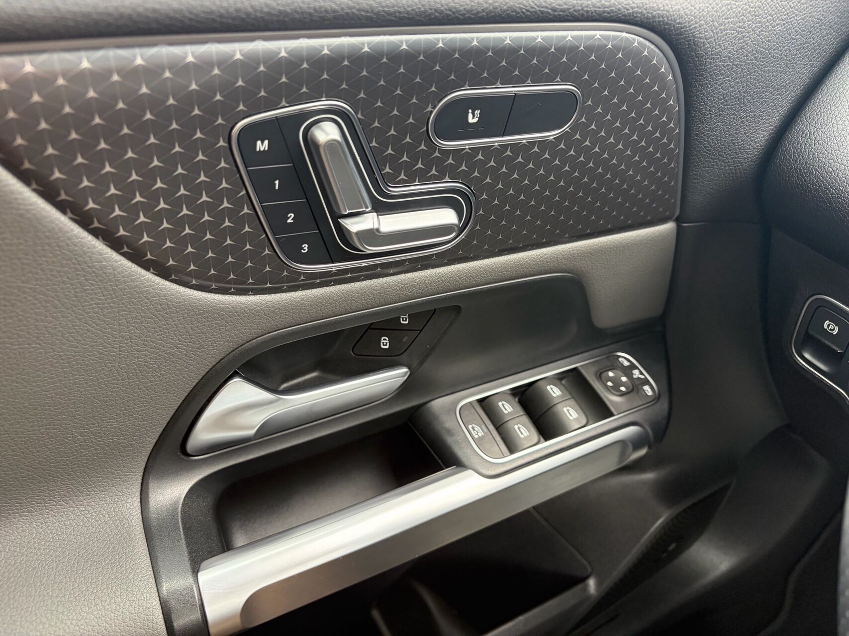 Billede af Mercedes-Benz EQB 300 EL 4Matic 228HK 5d Aut.