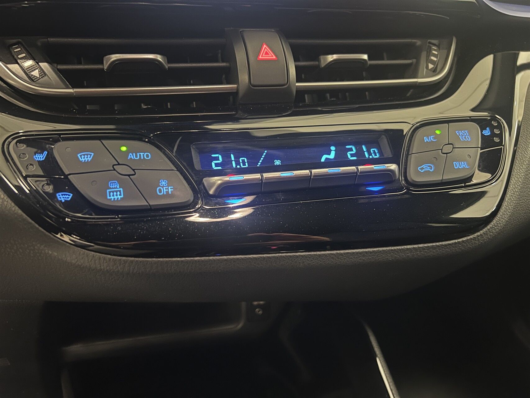 Billede af Toyota C-HR 1,8 Hybrid C-ULT Smart Multidrive S 122HK 5d Aut.