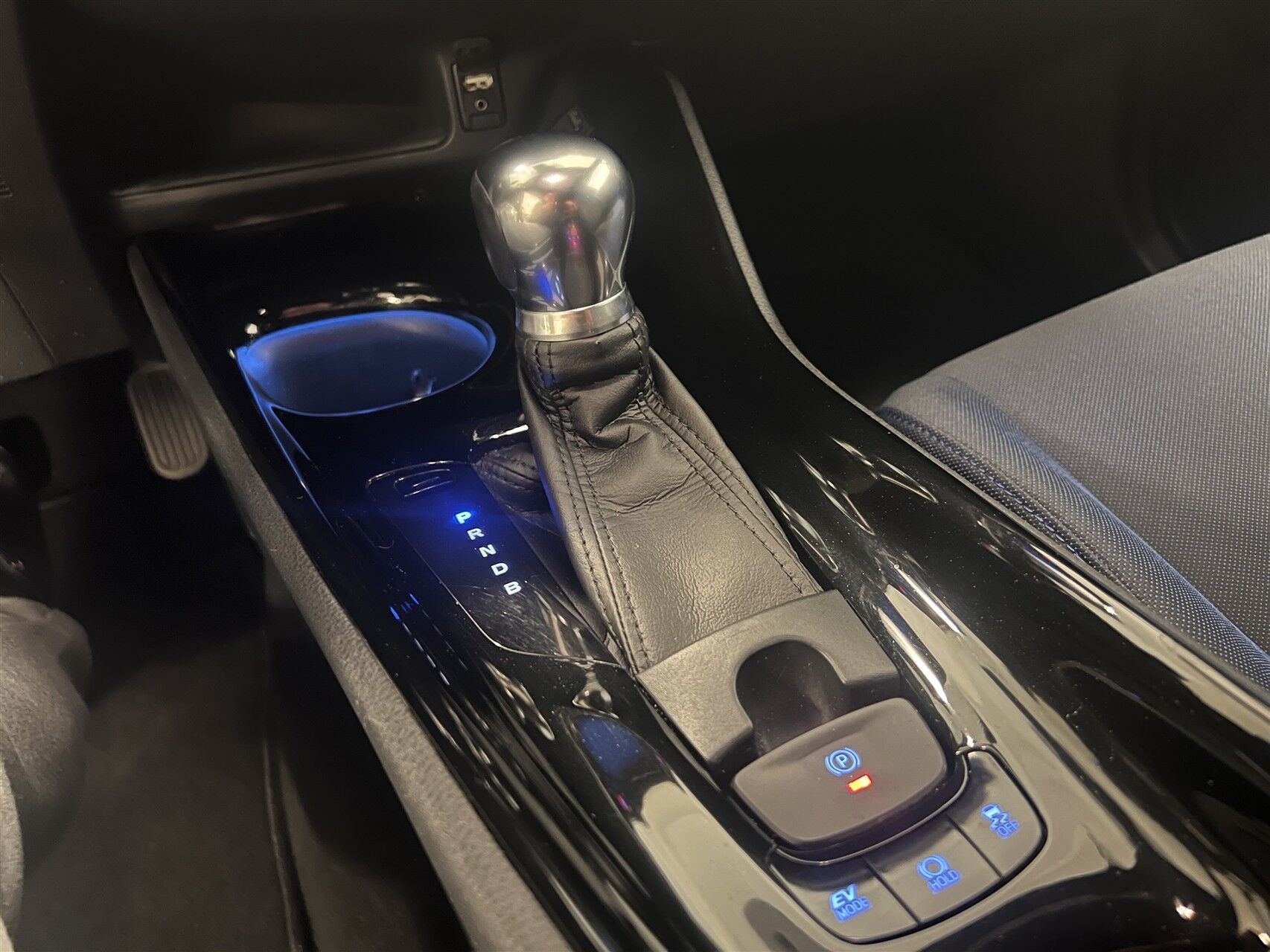 Billede af Toyota C-HR 1,8 Hybrid C-ULT Smart Multidrive S 122HK 5d Aut.