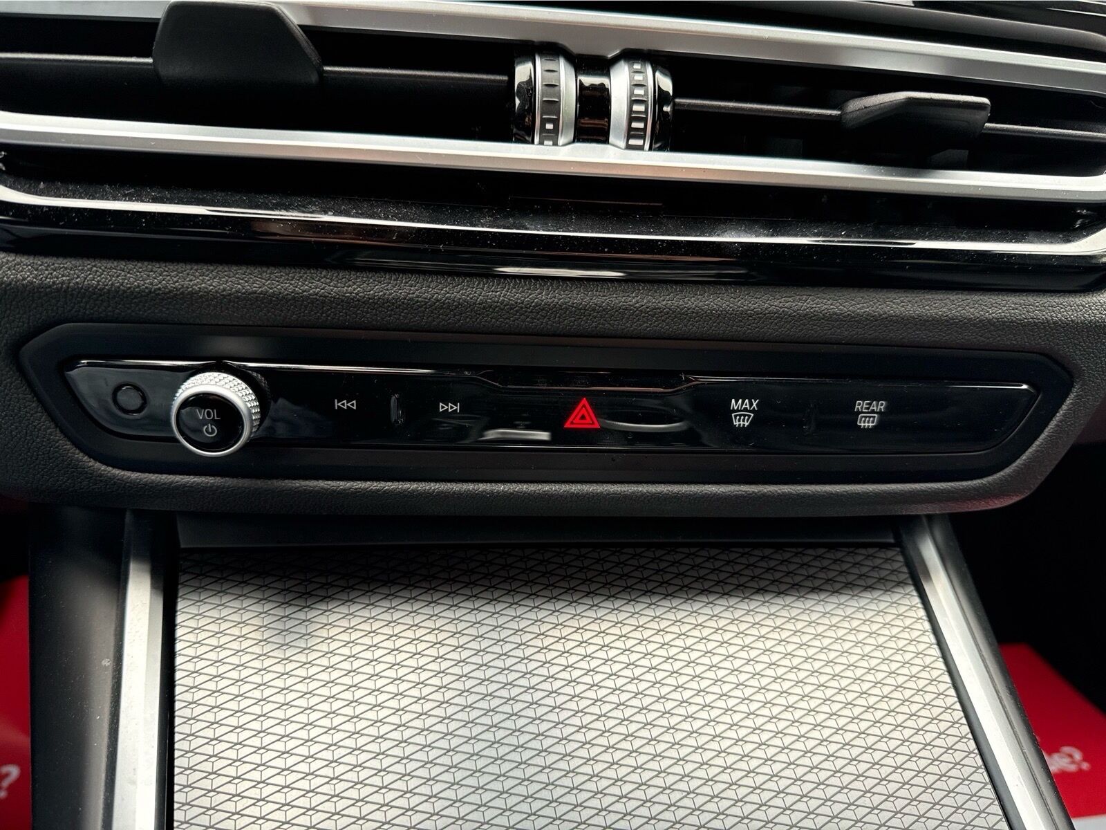 Billede af BMW 330e Touring 2,0 Plugin-hybrid M-Sport 292HK Stc 8g Aut.