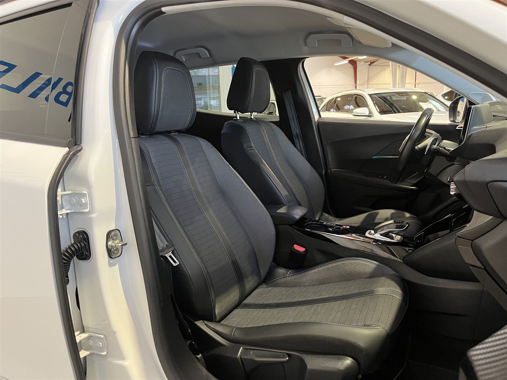 Billede af Peugeot 2008 1,2 PureTech Sportium EAT8 130HK 5d 8g Aut.