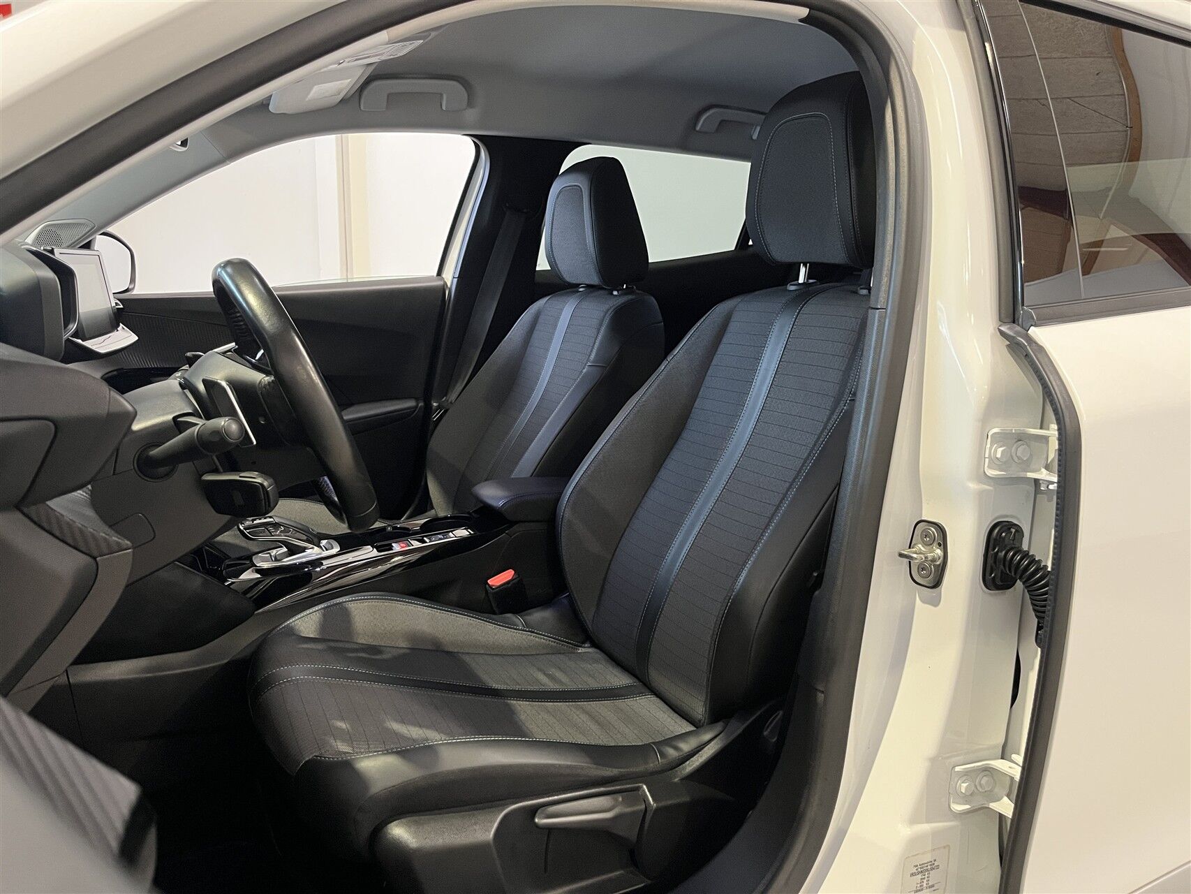 Billede af Peugeot 2008 1,2 PureTech Sportium EAT8 130HK 5d 8g Aut.