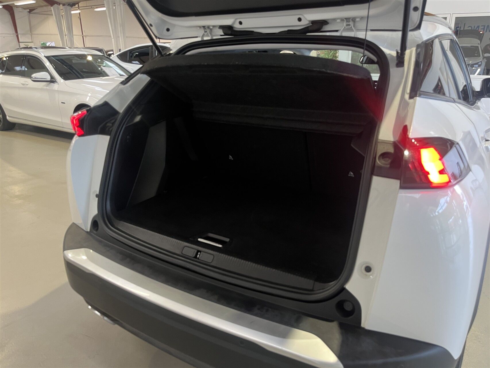 Billede af Peugeot 2008 1,2 PureTech Sportium EAT8 130HK 5d 8g Aut.