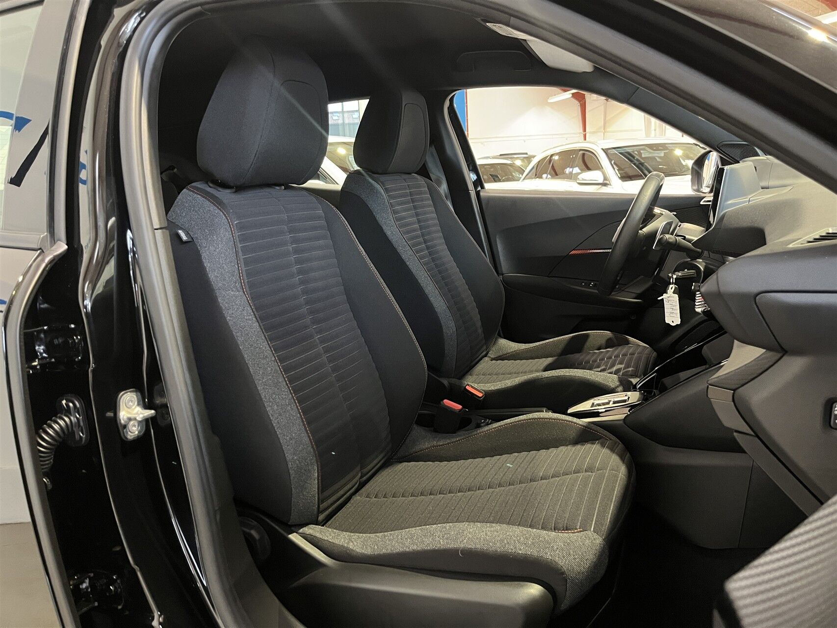 Billede af Peugeot 2008 1,2 PureTech Vision Pack EAT8 130HK 5d 8g Aut.