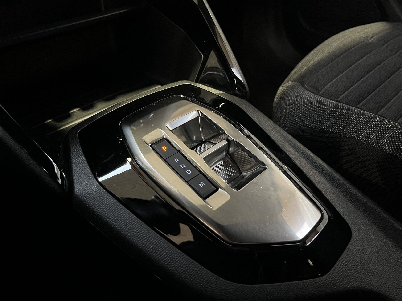 Billede af Peugeot 2008 1,2 PureTech Vision Pack EAT8 130HK 5d 8g Aut.
