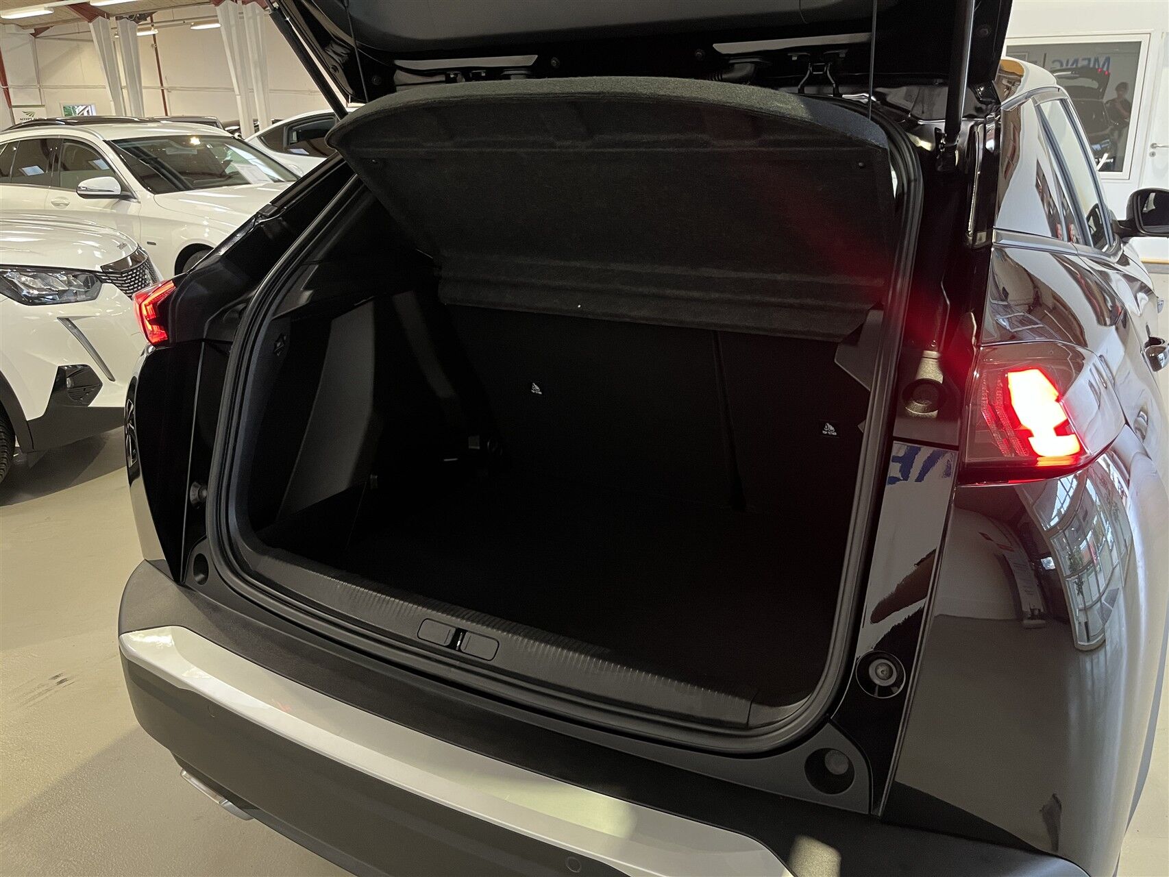Billede af Peugeot 2008 1,2 PureTech Vision Pack EAT8 130HK 5d 8g Aut.