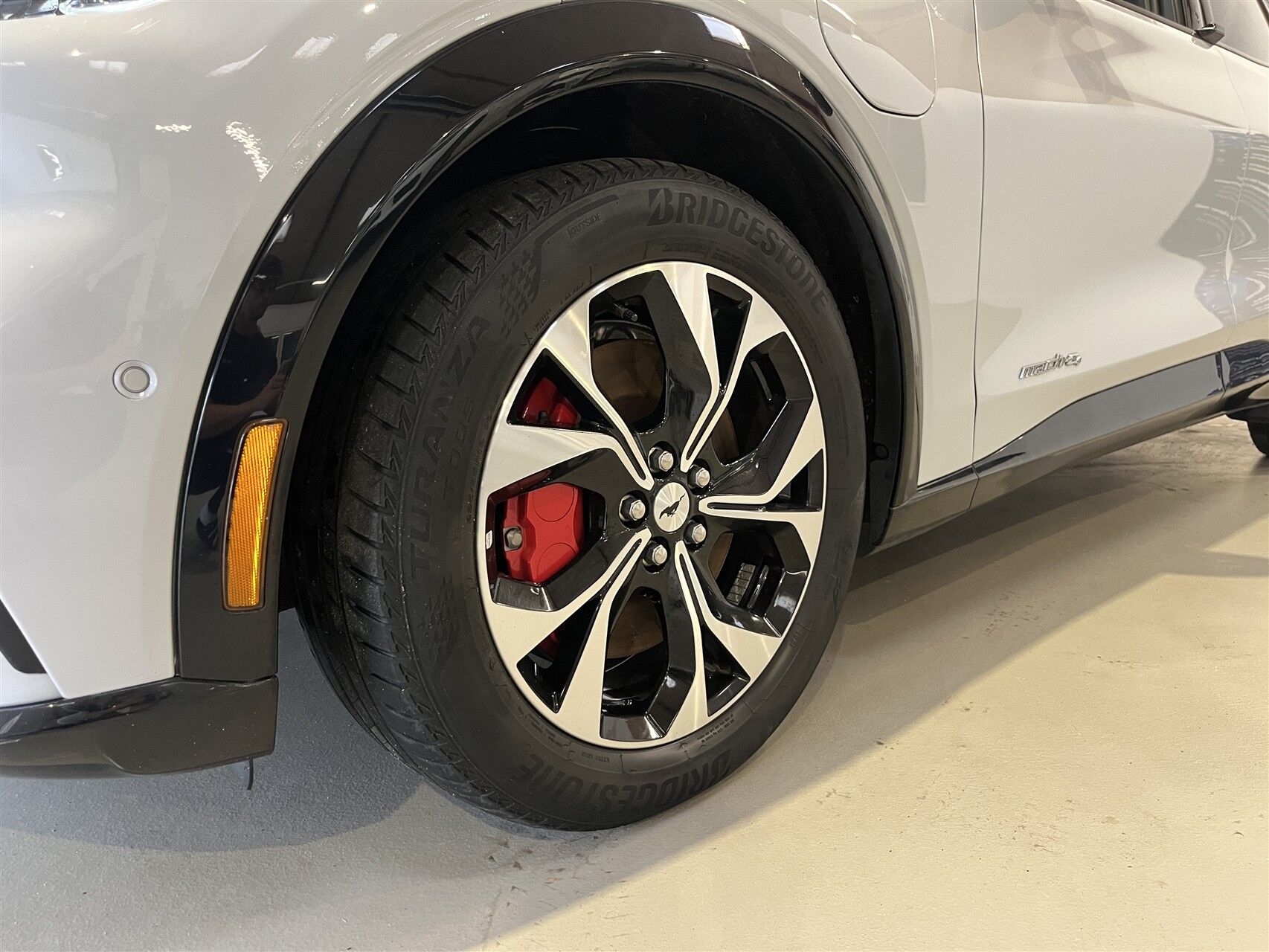 Billede af Ford Mustang Mach-E EL SR Premium AWD 371HK 5d Aut.