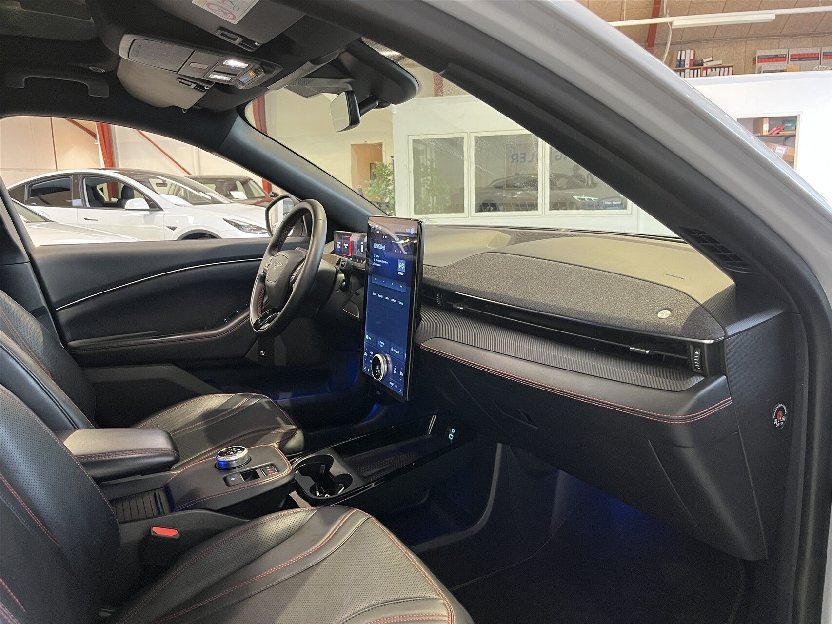 Billede af Ford Mustang Mach-E EL SR Premium AWD 371HK 5d Aut.