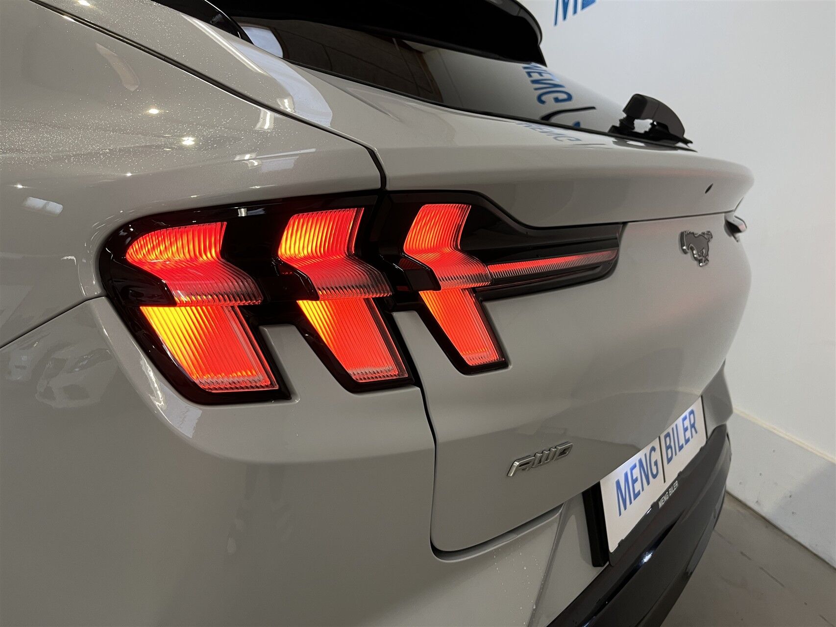 Billede af Ford Mustang Mach-E EL SR Premium AWD 371HK 5d Aut.