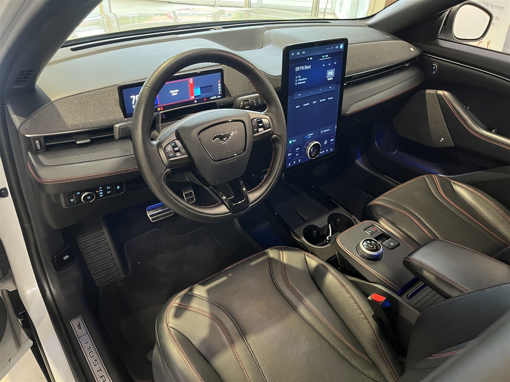 Billede af Ford Mustang Mach-E EL SR Premium AWD 371HK 5d Aut.