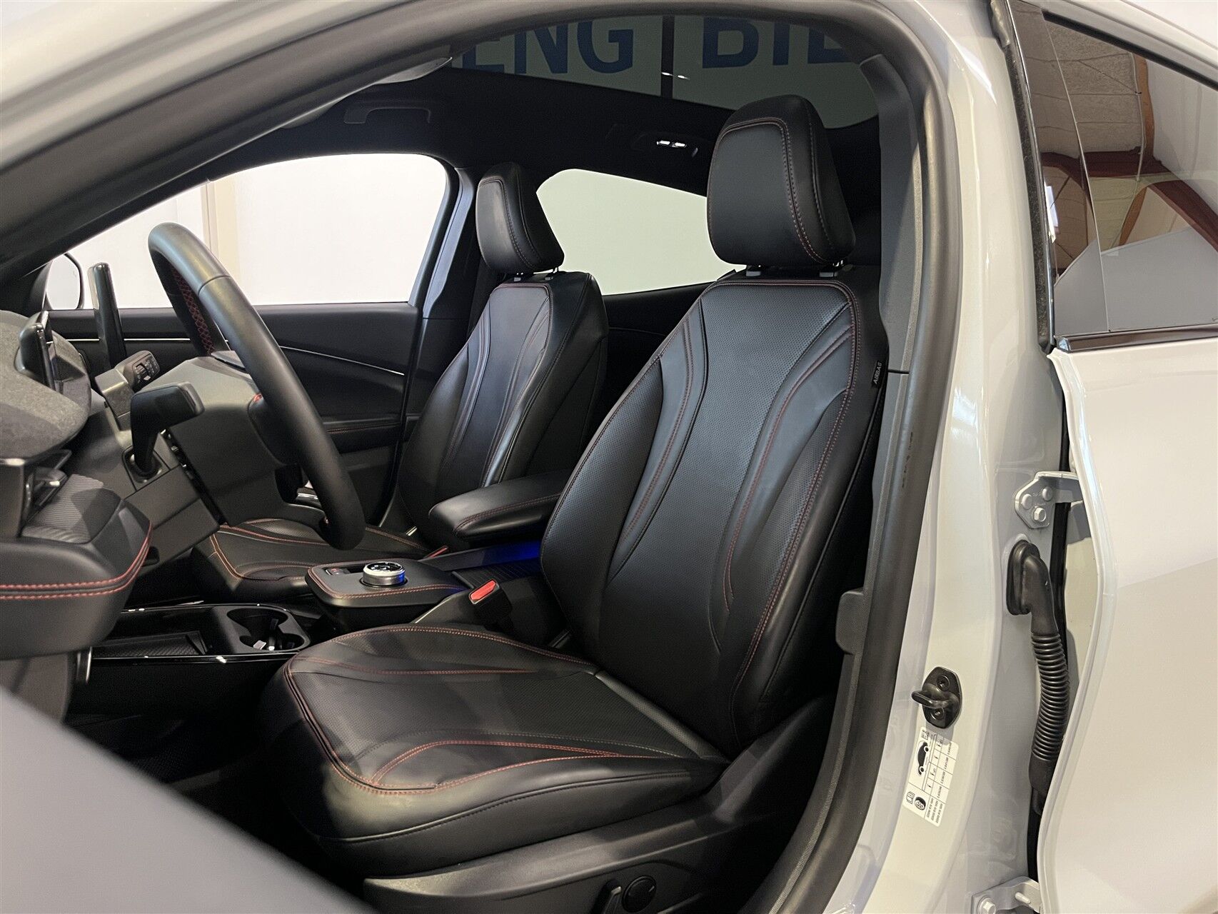 Billede af Ford Mustang Mach-E EL SR Premium AWD 371HK 5d Aut.