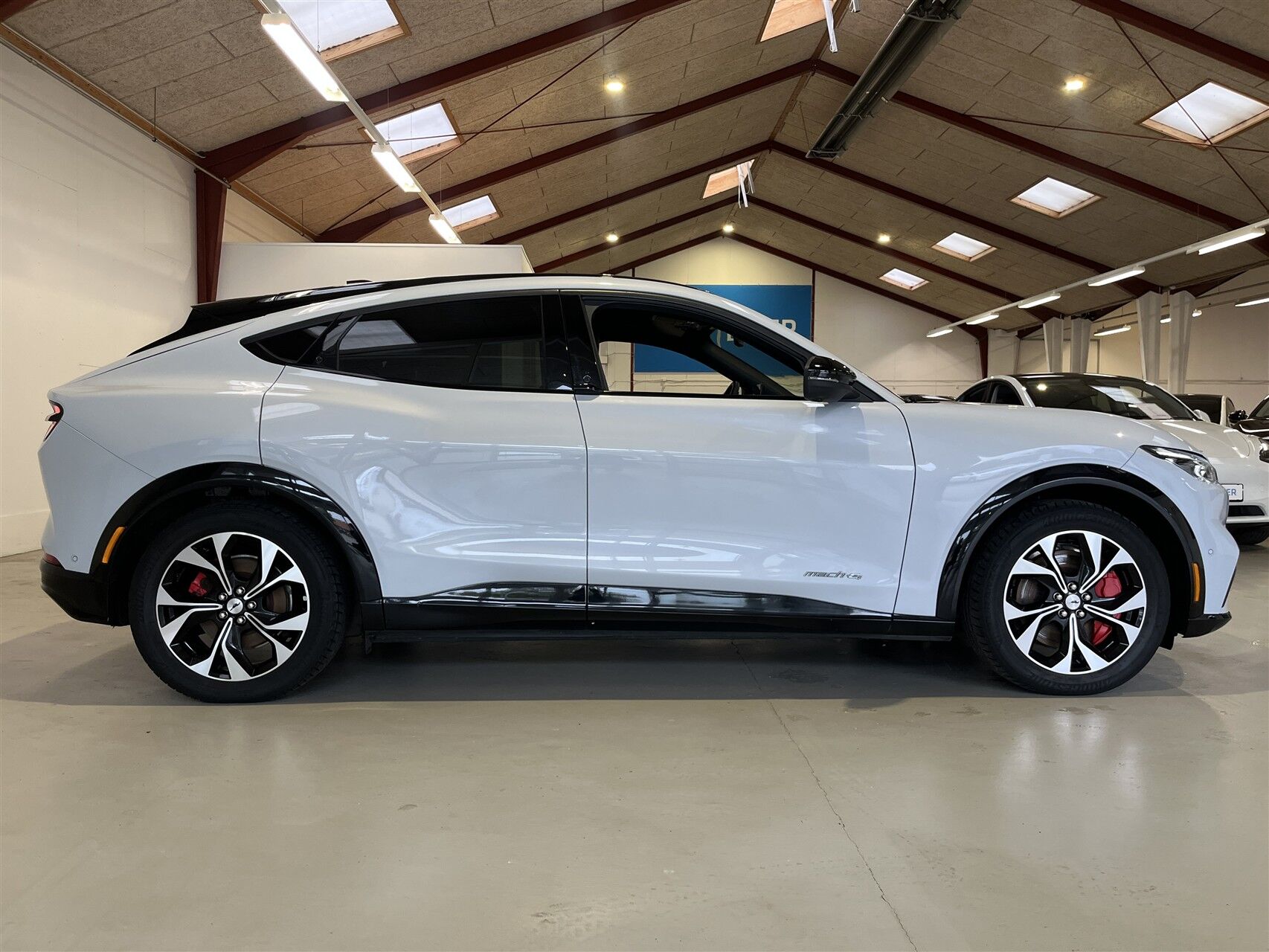 Billede af Ford Mustang Mach-E EL SR Premium AWD 371HK 5d Aut.