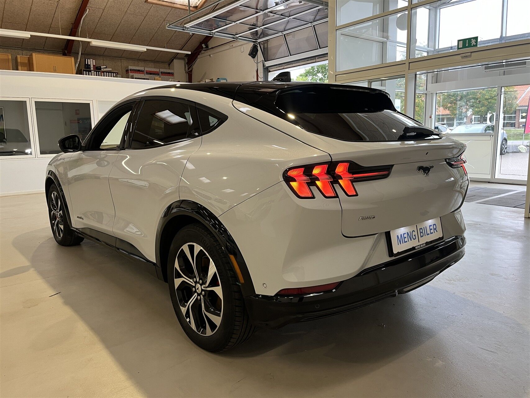 Billede af Ford Mustang Mach-E EL SR Premium AWD 371HK 5d Aut.