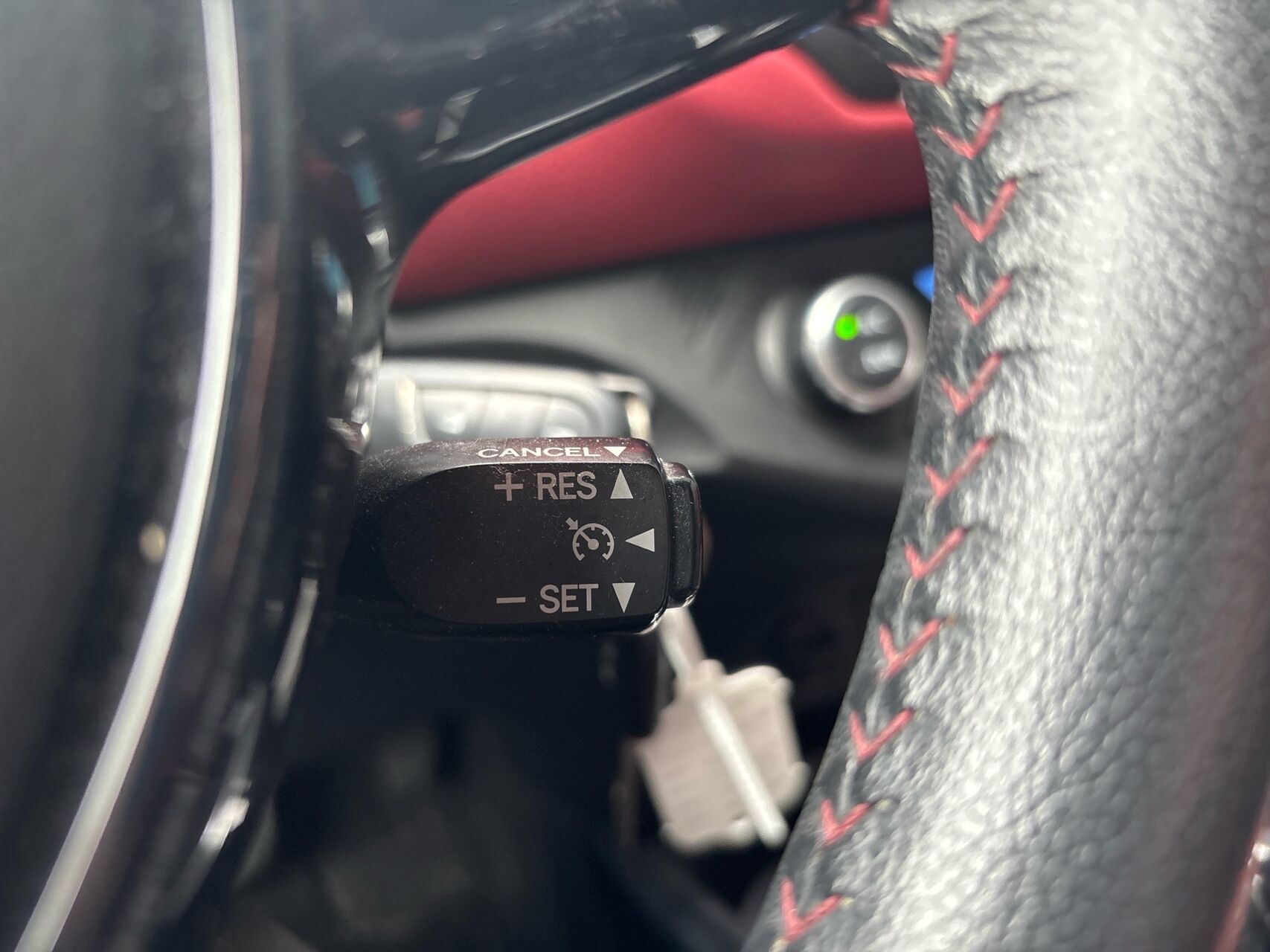 Billede af Toyota Yaris 1,5 Hybrid Flavour RØD E-CVT 100HK 5d Trinl. Gear