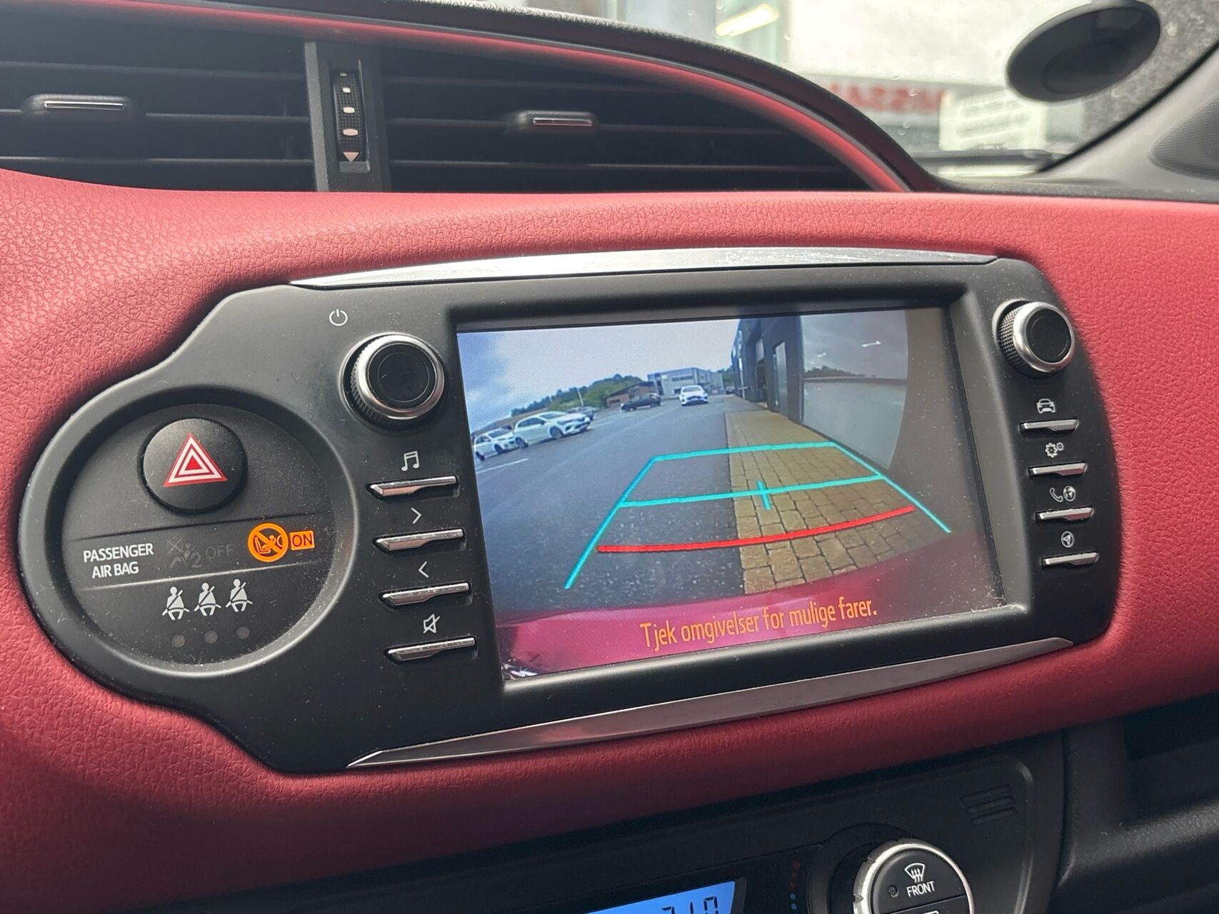 Billede af Toyota Yaris 1,5 Hybrid Flavour RØD E-CVT 100HK 5d Trinl. Gear