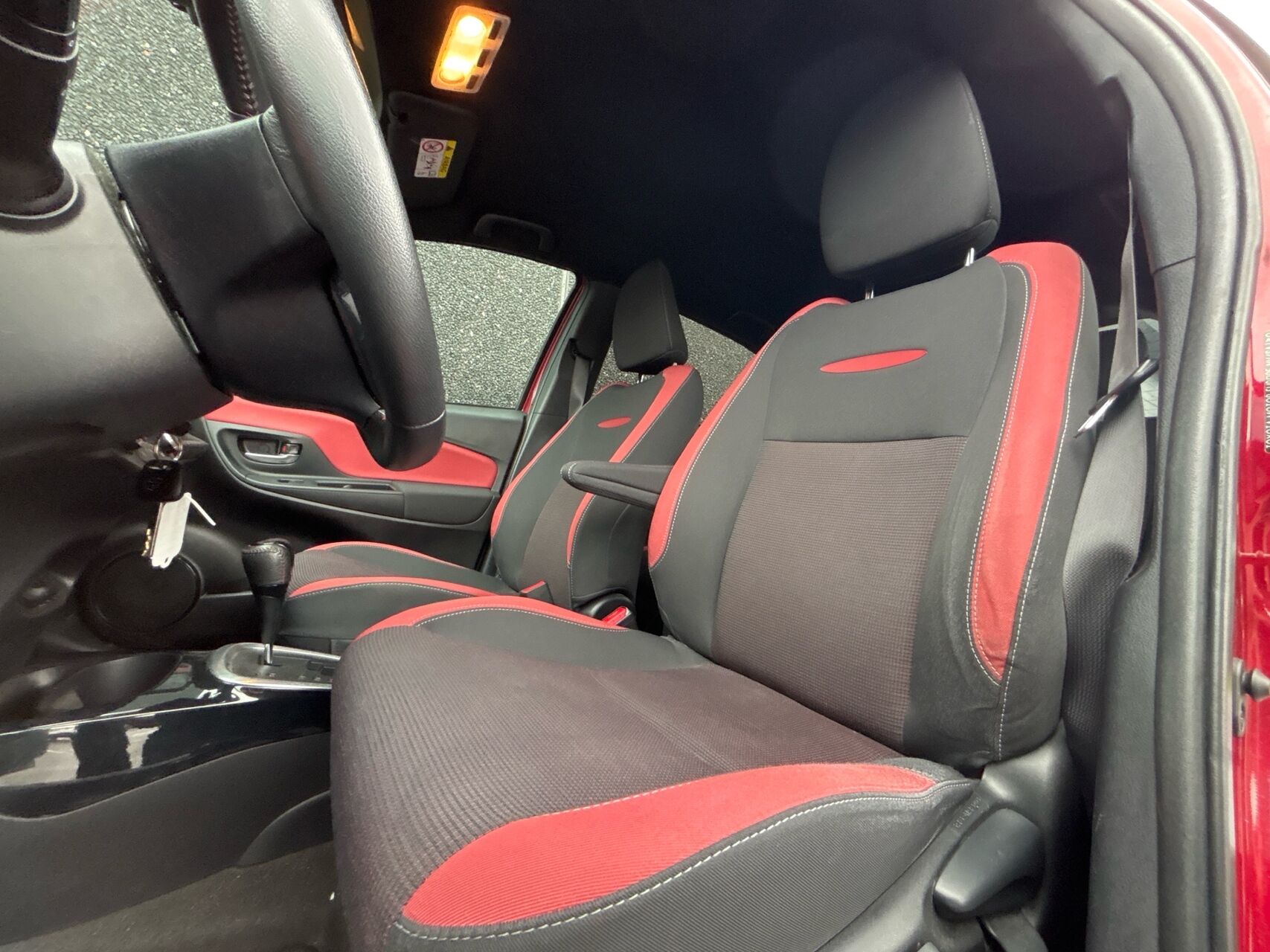 Billede af Toyota Yaris 1,5 Hybrid Flavour RØD E-CVT 100HK 5d Trinl. Gear