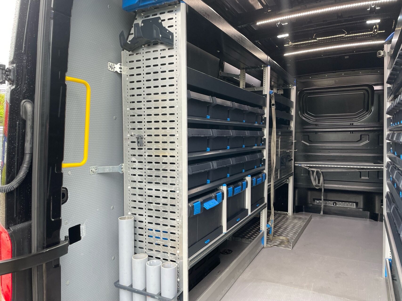 Billede af VW Crafter 35 L3H3 2,0 TDI SCR 177HK Van Aut. 