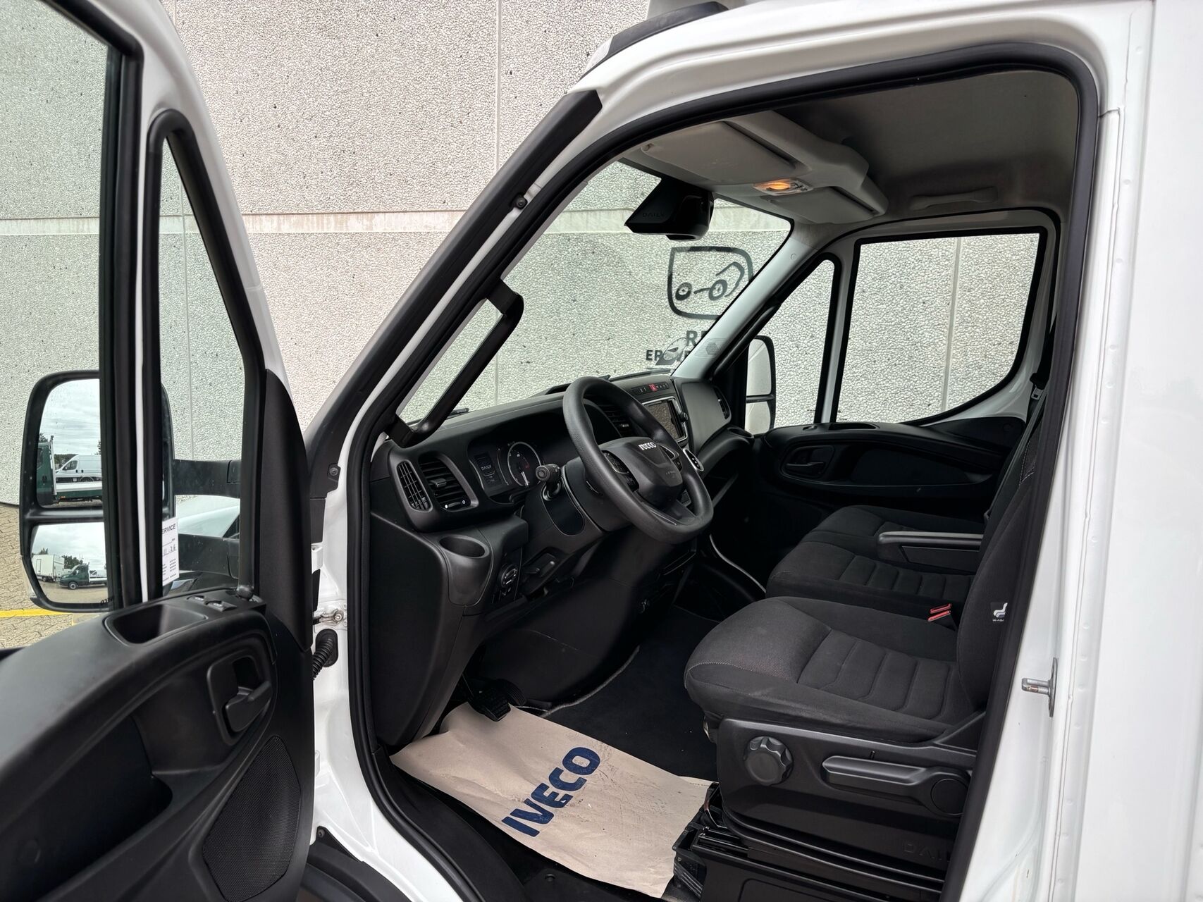 Billede af Iveco Daily 35S18 4200mm 3,0 D 180HK Ladv./Chas. 8g Aut.