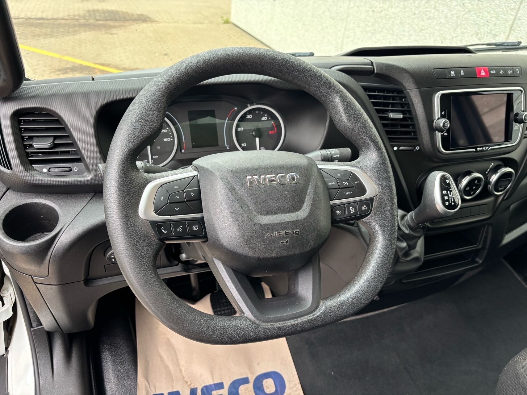 Billede af Iveco Daily 35S18 4200mm 3,0 D 180HK Ladv./Chas. 8g Aut.