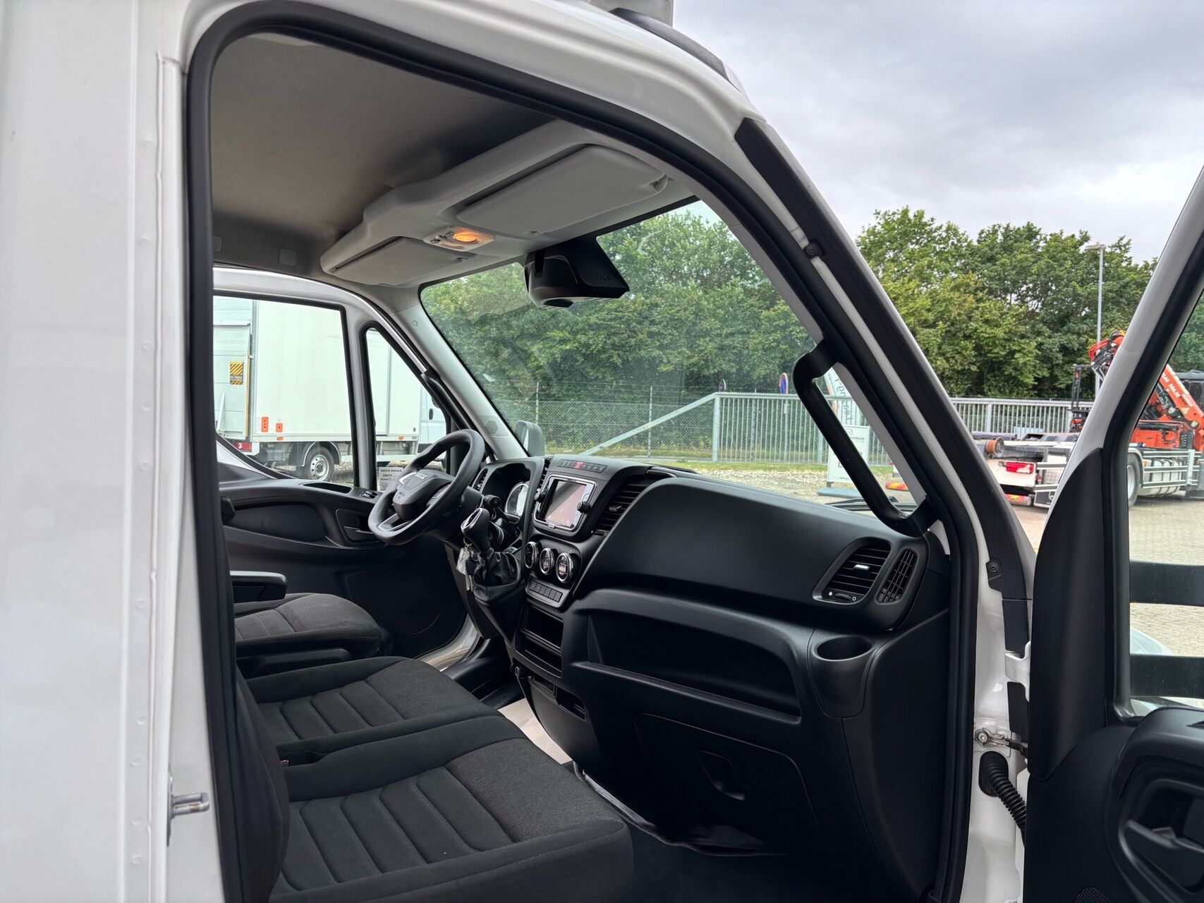 Billede af Iveco Daily 35S18 4200mm 3,0 D 180HK Ladv./Chas. 8g Aut.