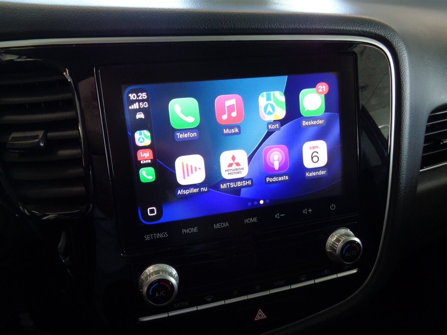 Billede af Mitsubishi Outlander 2,4 PHEV  Plugin-hybrid Invite 4WD 224HK 5d 6g Trinl. Gear