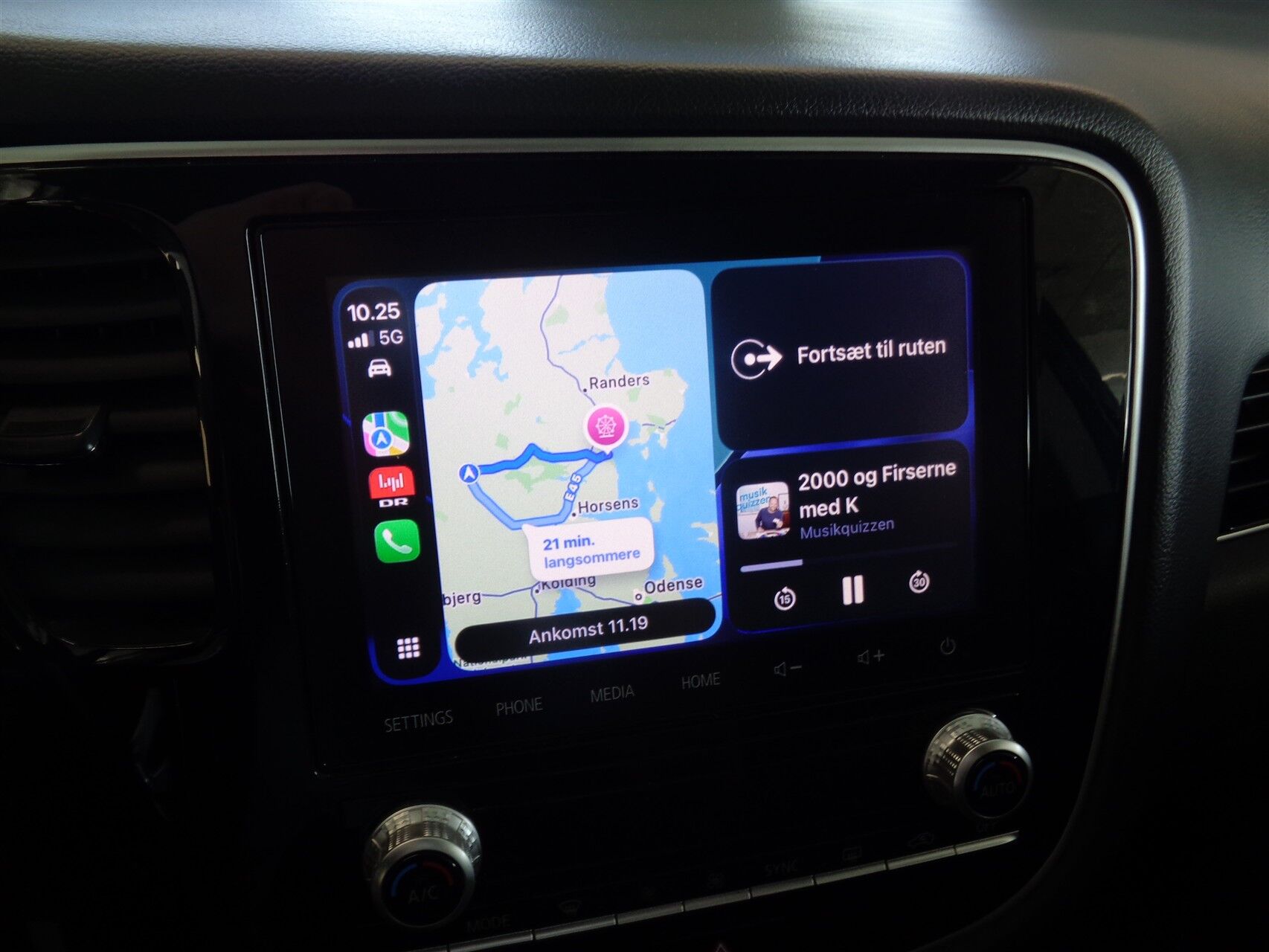 Billede af Mitsubishi Outlander 2,4 PHEV  Plugin-hybrid Invite 4WD 224HK 5d 6g Trinl. Gear