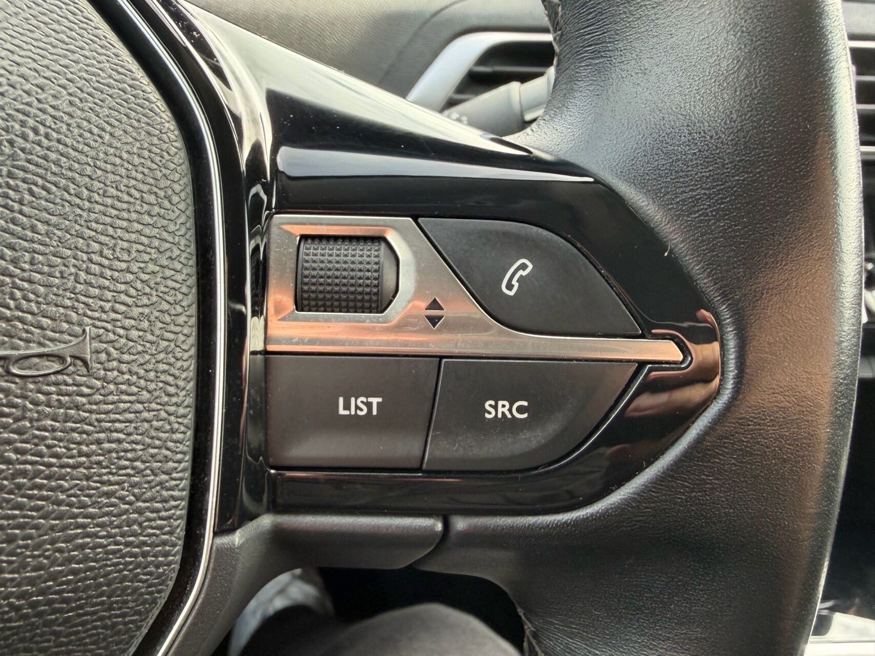 Billede af Peugeot 3008 1,2 PureTech Strike 130HK 5d 6g