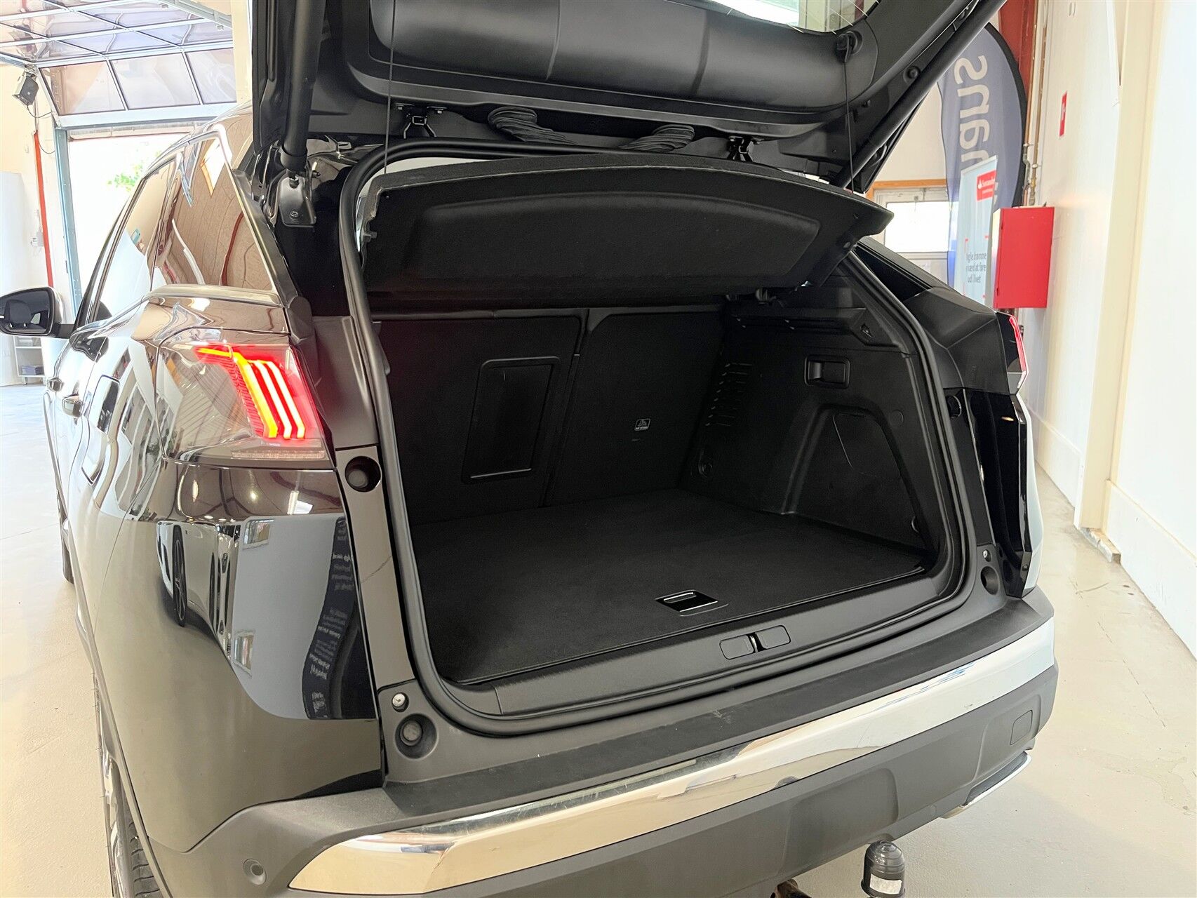 Billede af Peugeot 3008 1,6 PureTech  Plugin-hybrid Allure Pack EAT8 225HK 5d 8g Aut.