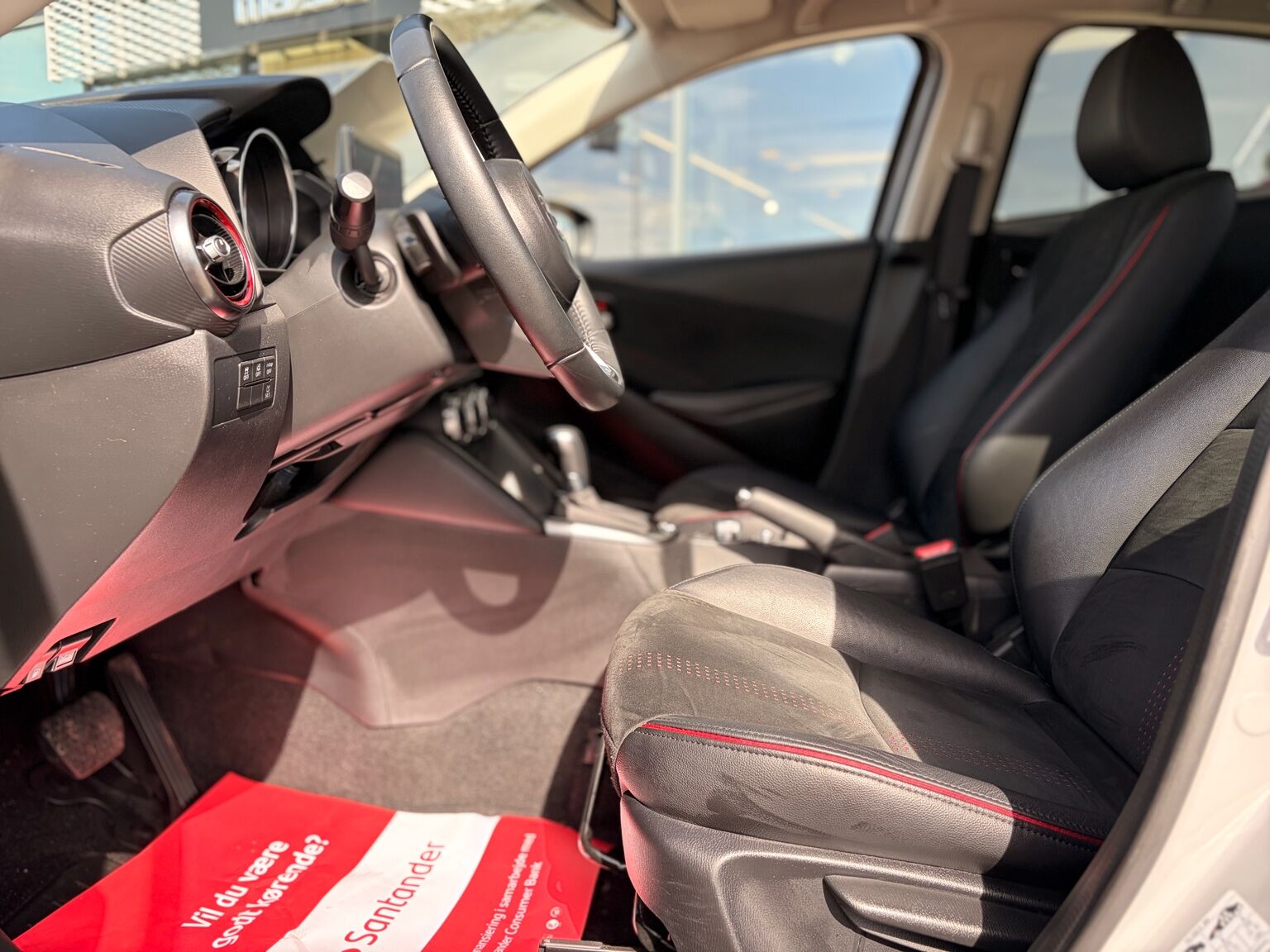 Billede af Mazda 2 1,5 Skyactiv-G Homura AKA 90HK 5d 6g Aut.