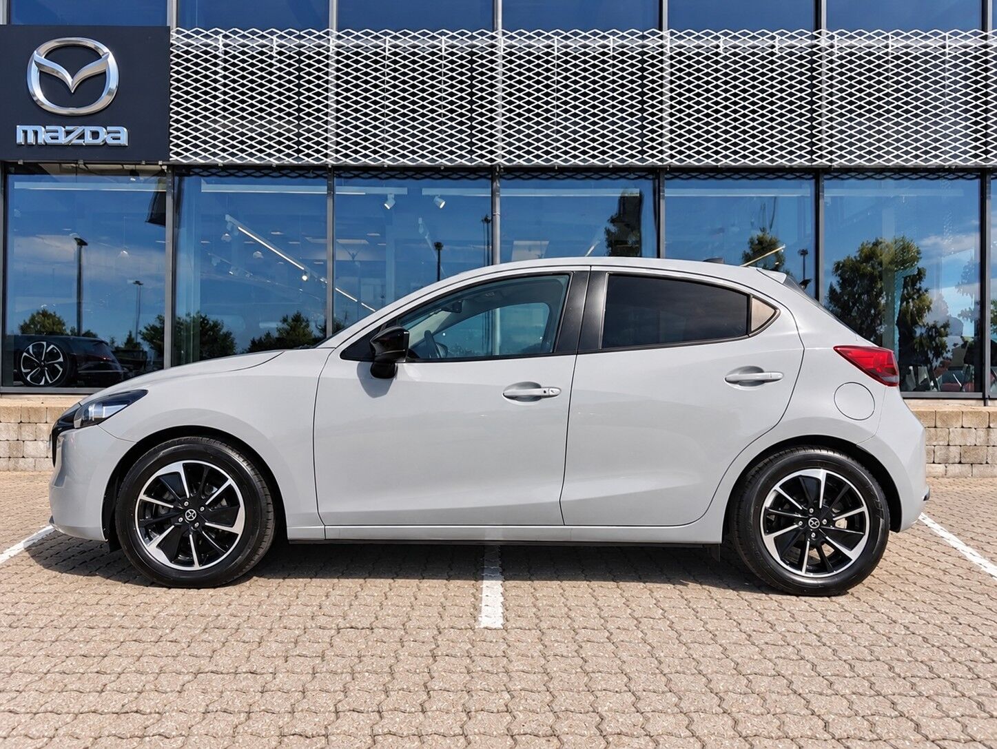 Billede af Mazda 2 1,5 Skyactiv-G Homura AKA 90HK 5d 6g Aut.