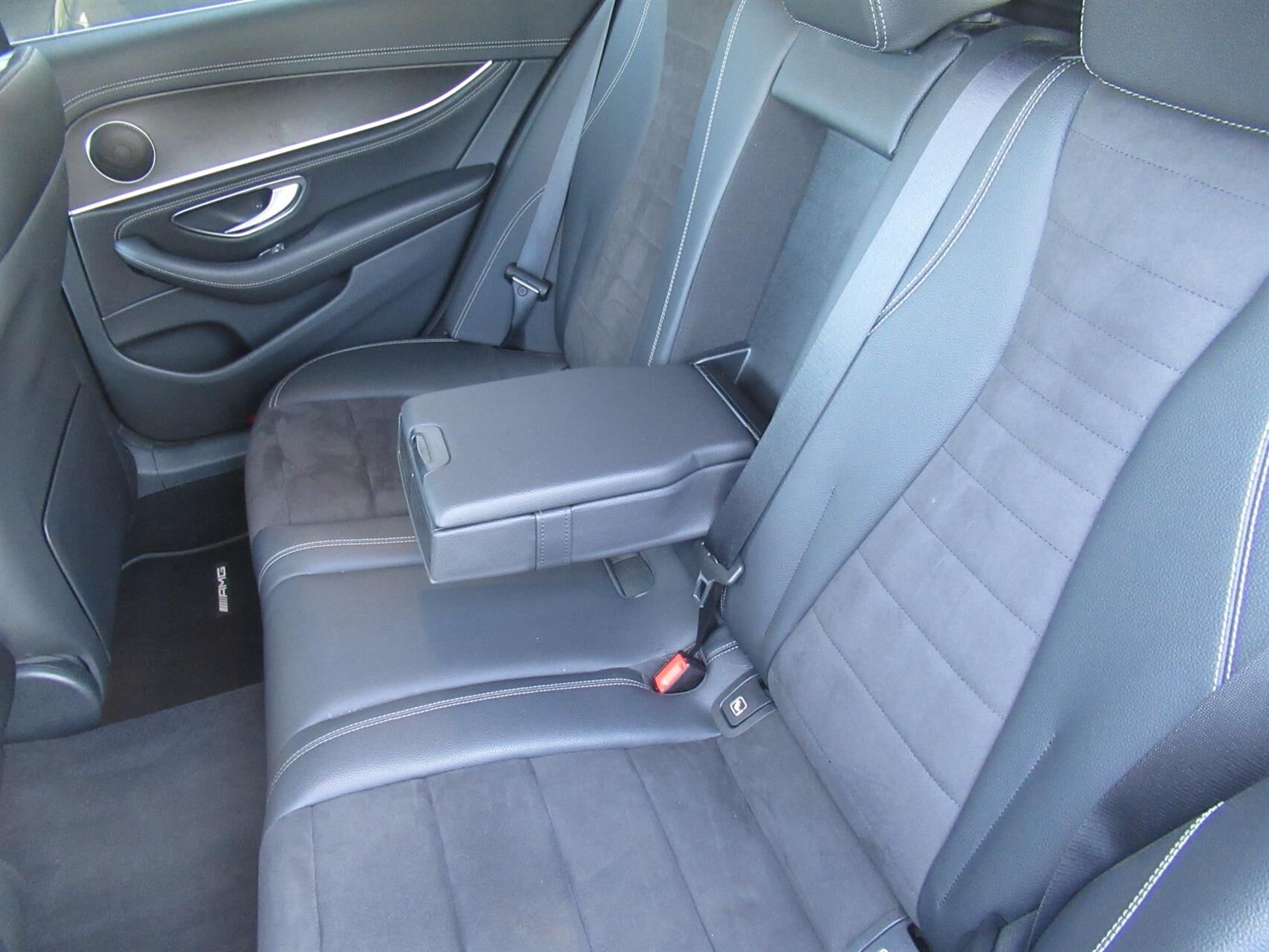 Billede af Mercedes-Benz E300 de T 2,0 Plugin-hybrid AMG Line 9G-Tronic 306HK Stc Aut.