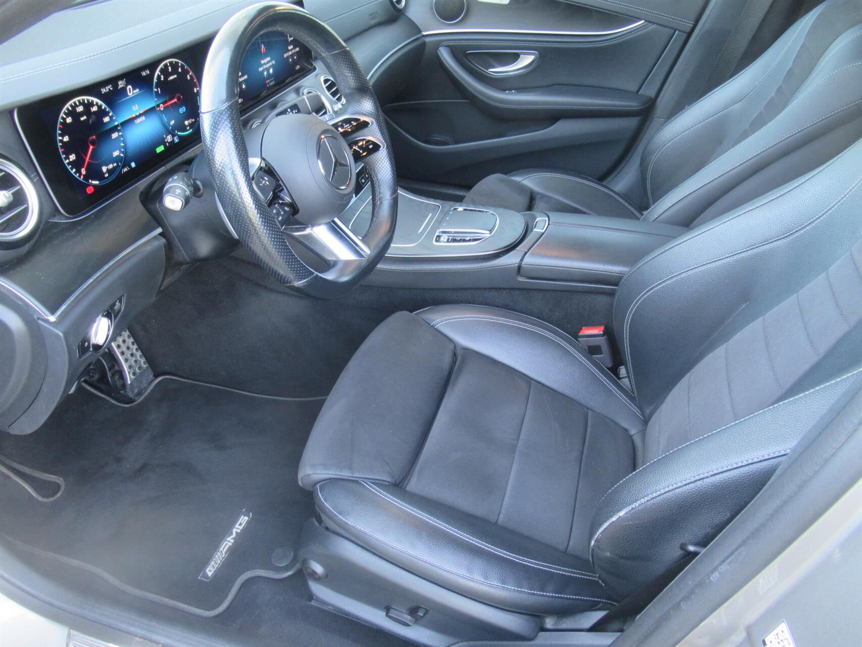 Billede af Mercedes-Benz E300 de T 2,0 Plugin-hybrid AMG Line 9G-Tronic 306HK Stc Aut.