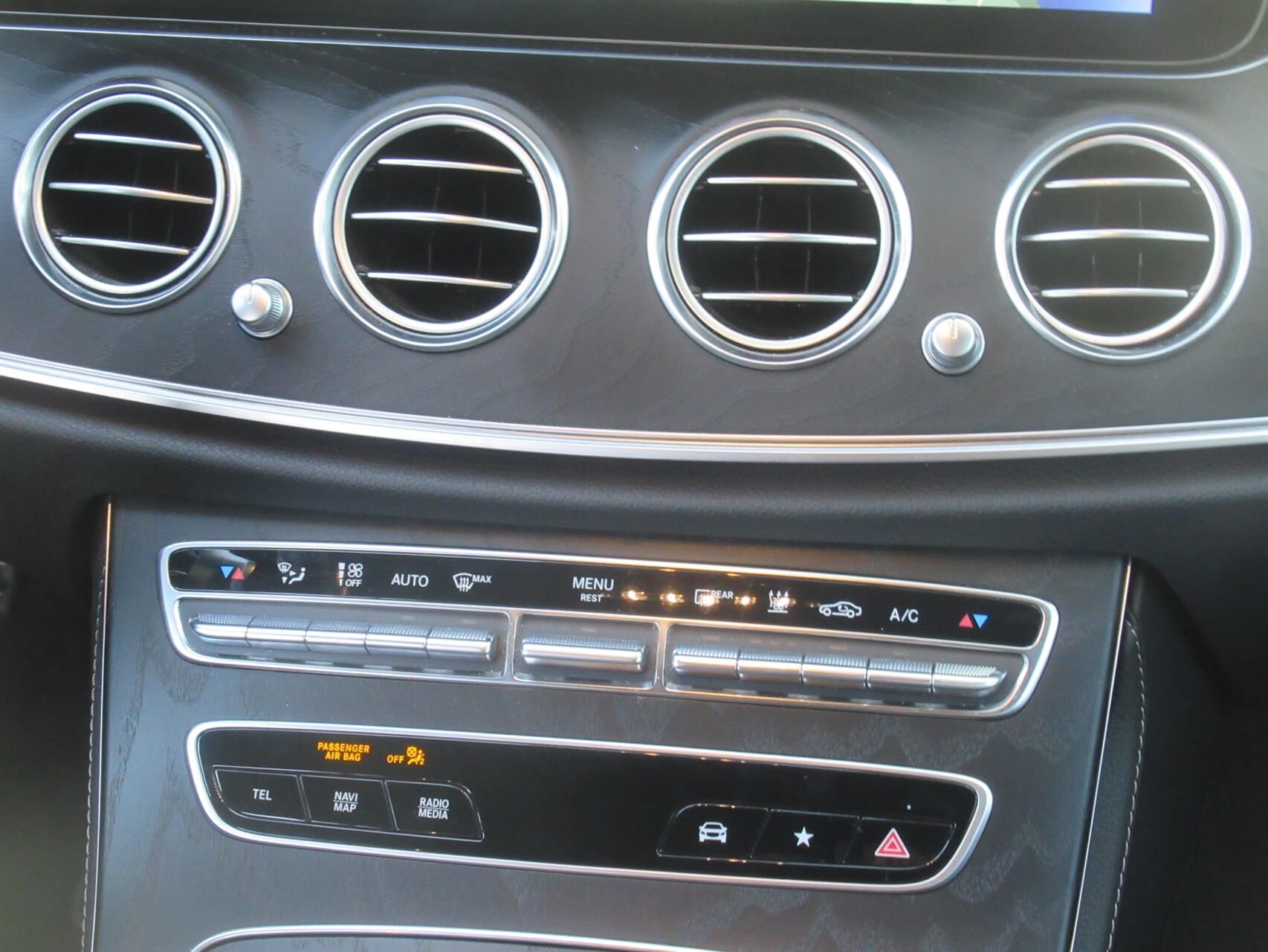Billede af Mercedes-Benz E300 de T 2,0 Plugin-hybrid AMG Line 9G-Tronic 306HK Stc Aut.