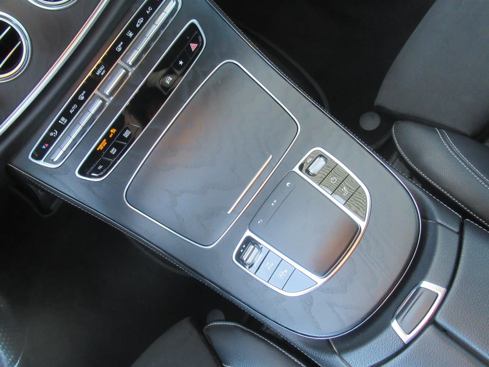 Billede af Mercedes-Benz E300 de T 2,0 Plugin-hybrid AMG Line 9G-Tronic 306HK Stc Aut.