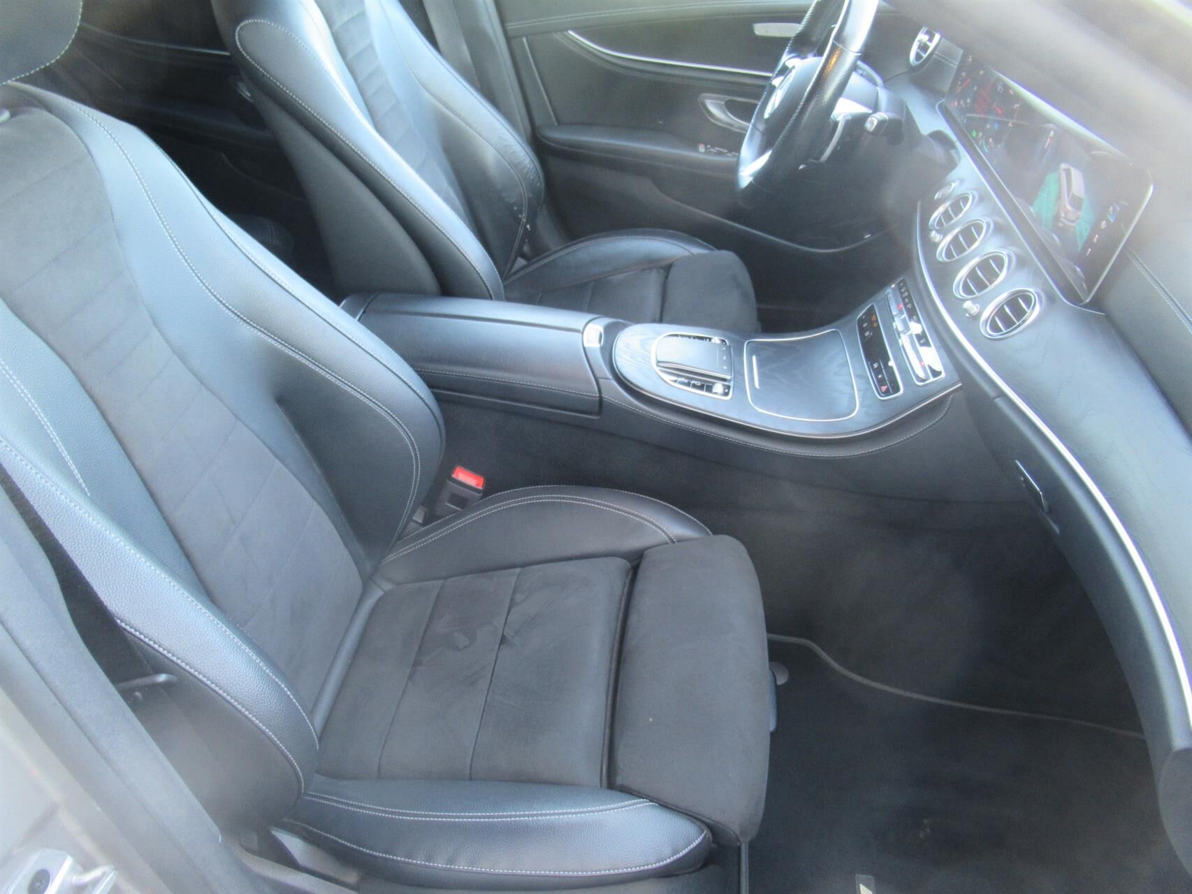 Billede af Mercedes-Benz E300 de T 2,0 Plugin-hybrid AMG Line 9G-Tronic 306HK Stc Aut.
