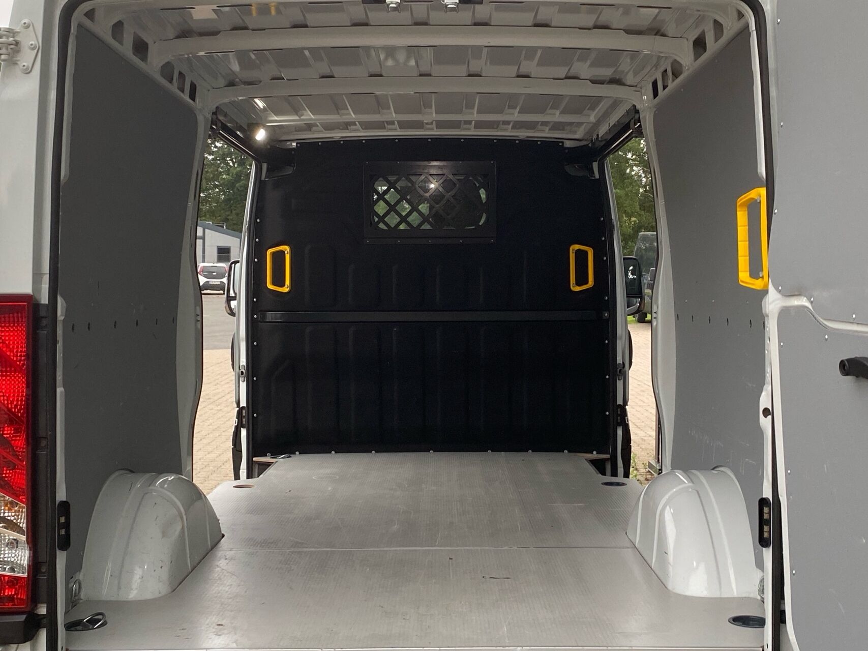 Billede af Iveco Daily 35C18 9m3 3,0 D Hi-Matic 176HK Van 8g Aut.