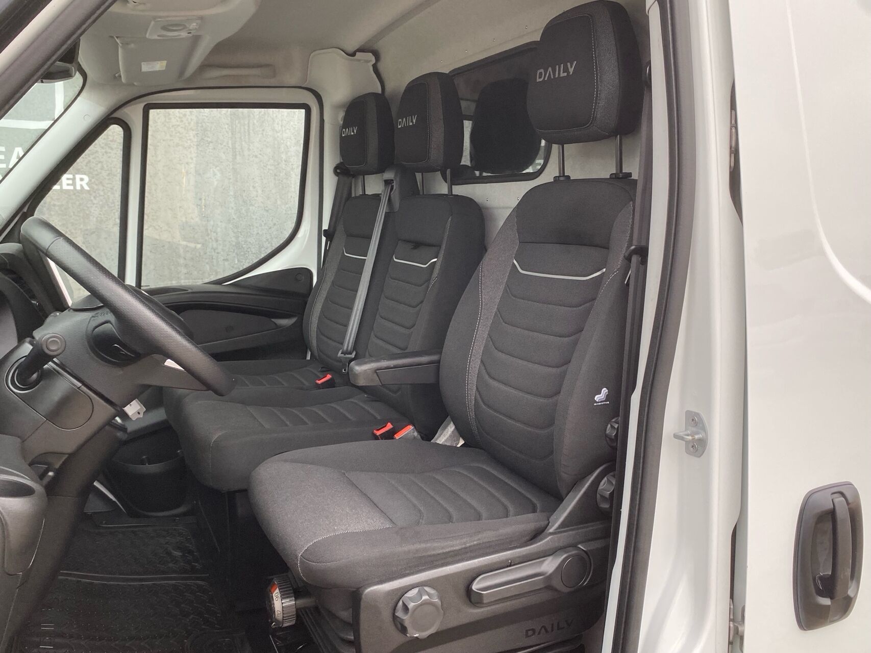 Billede af Iveco Daily 35C18 9m3 3,0 D Hi-Matic 176HK Van 8g Aut.