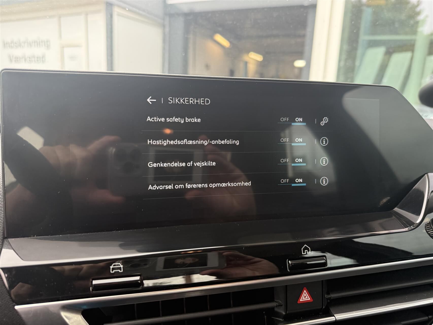 Billede af Citroën C4 X 1,2 PureTech Chevron Sport Ltd. EAT8 130HK 5d 8g Aut.