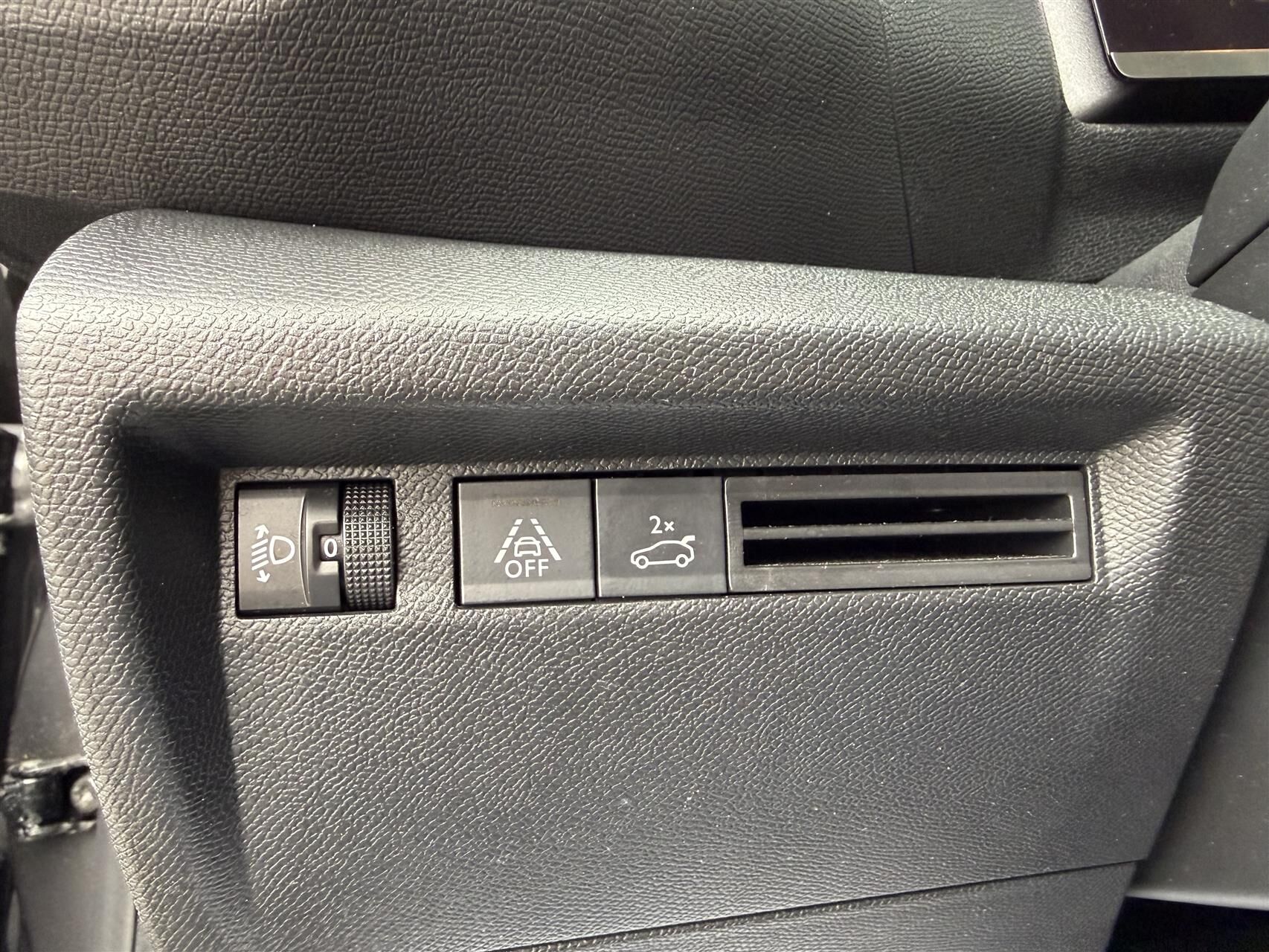 Billede af Citroën C4 X 1,2 PureTech Chevron Sport Ltd. EAT8 130HK 5d 8g Aut.