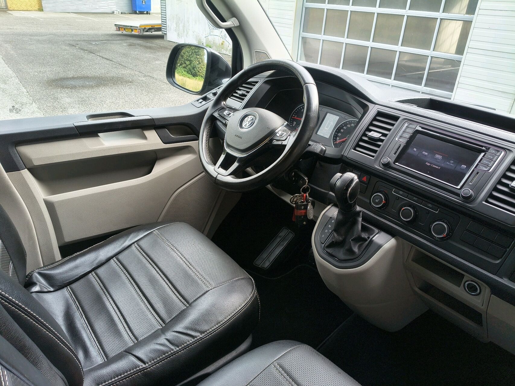 Billede af VW Transporter Lang 2,0 TDI DSG 204HK Van 7g Aut.